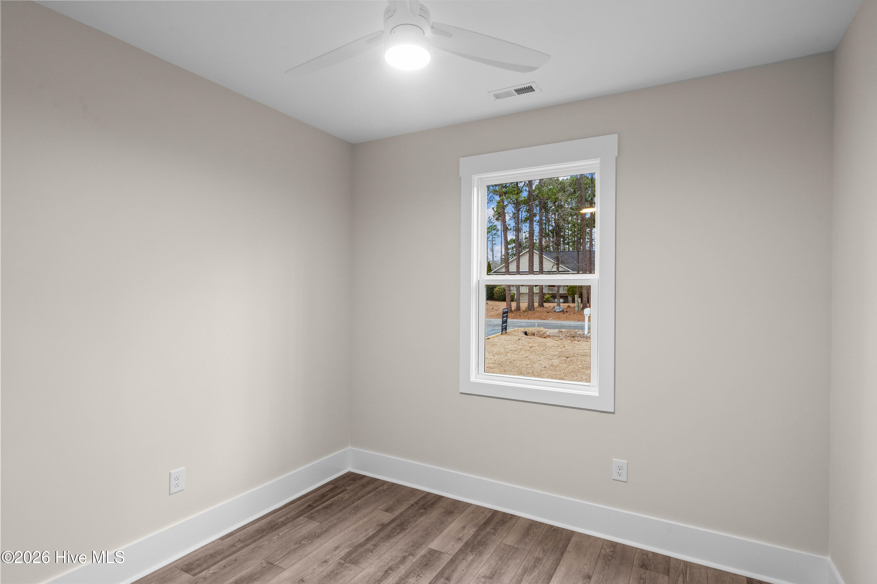 100523338 | Photo 15