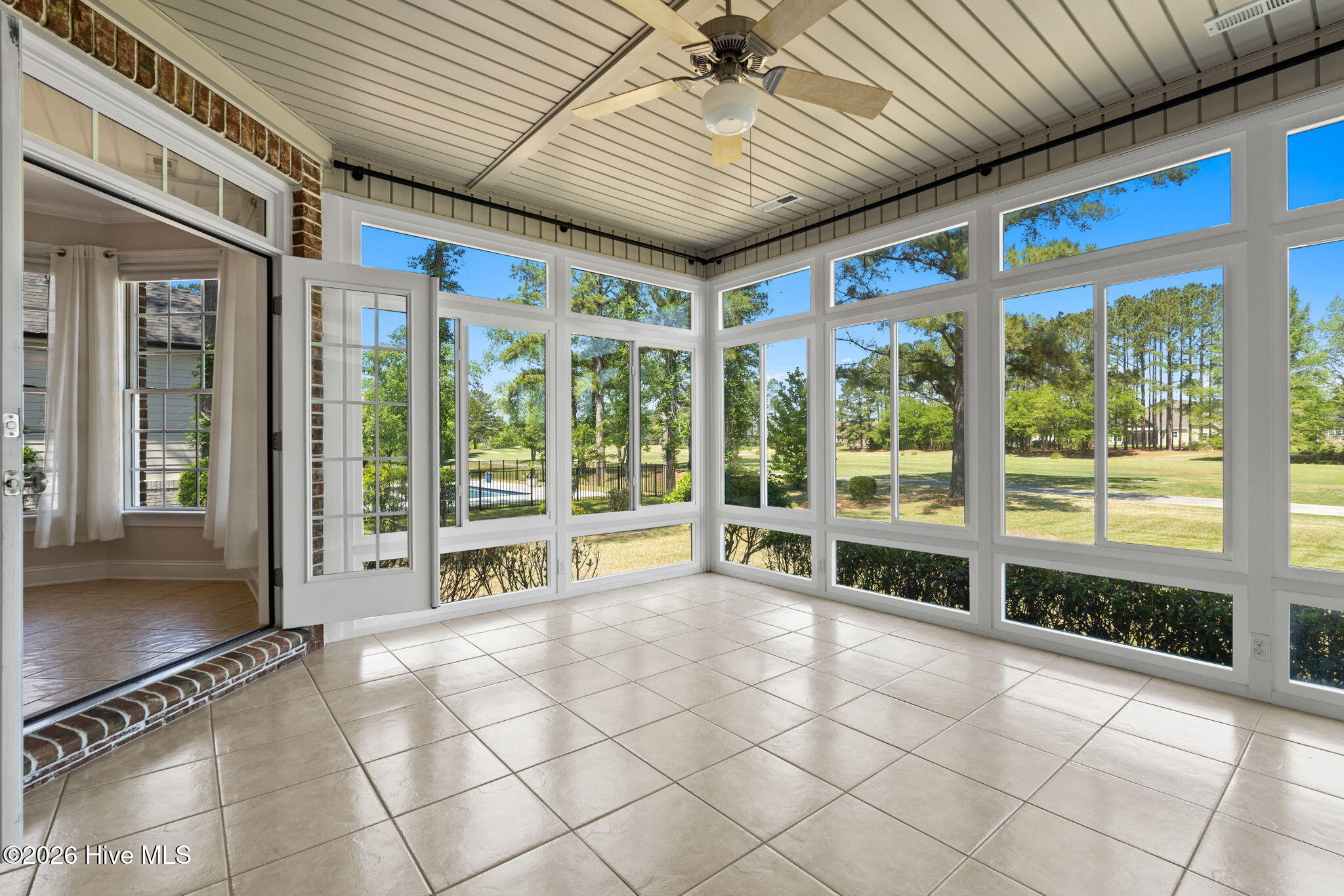 100569598 | Photo 59