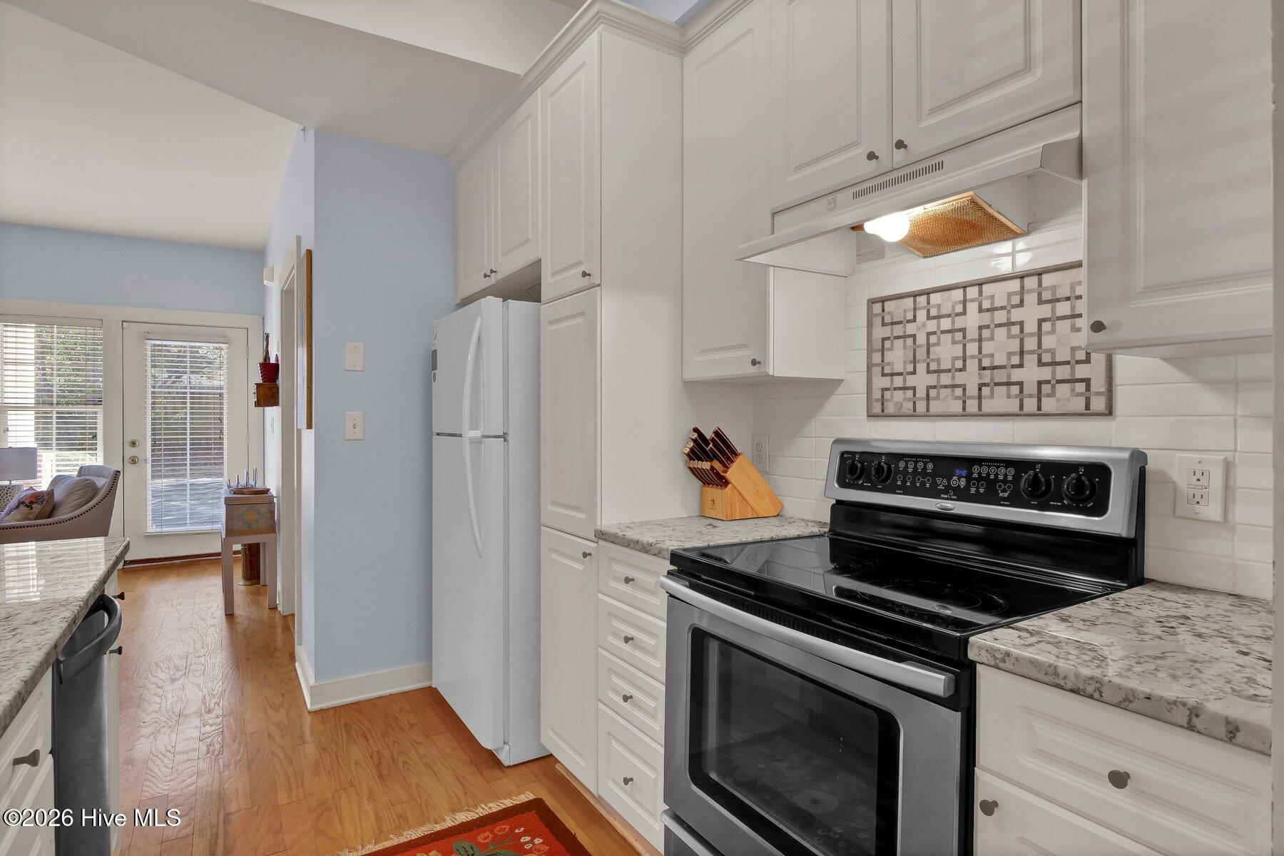 100562227 | Photo 11