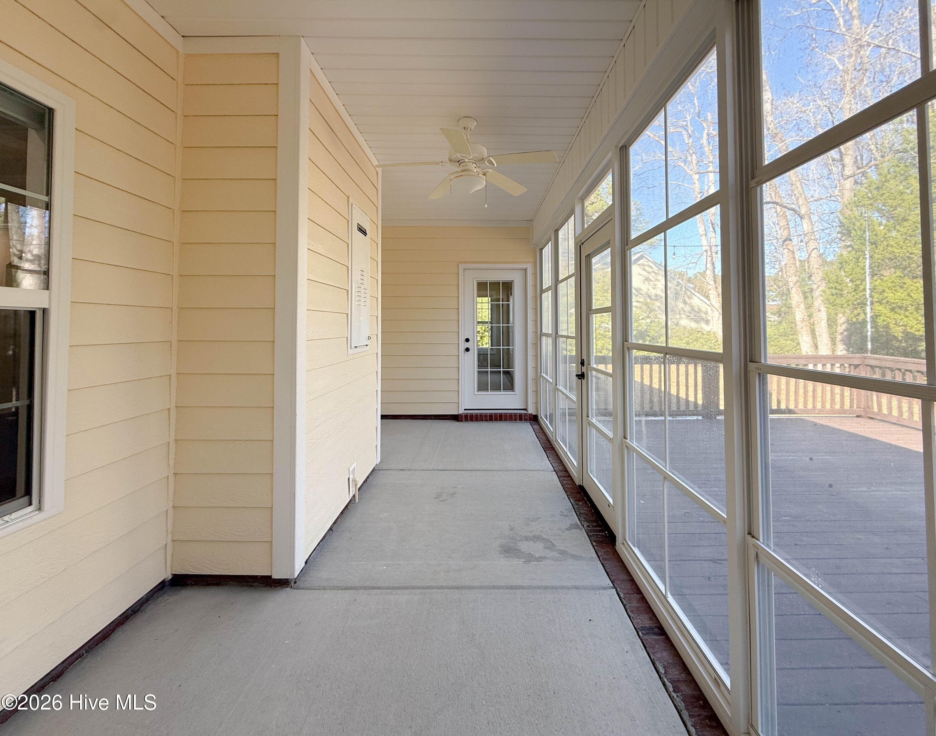 100550351 | Photo 23