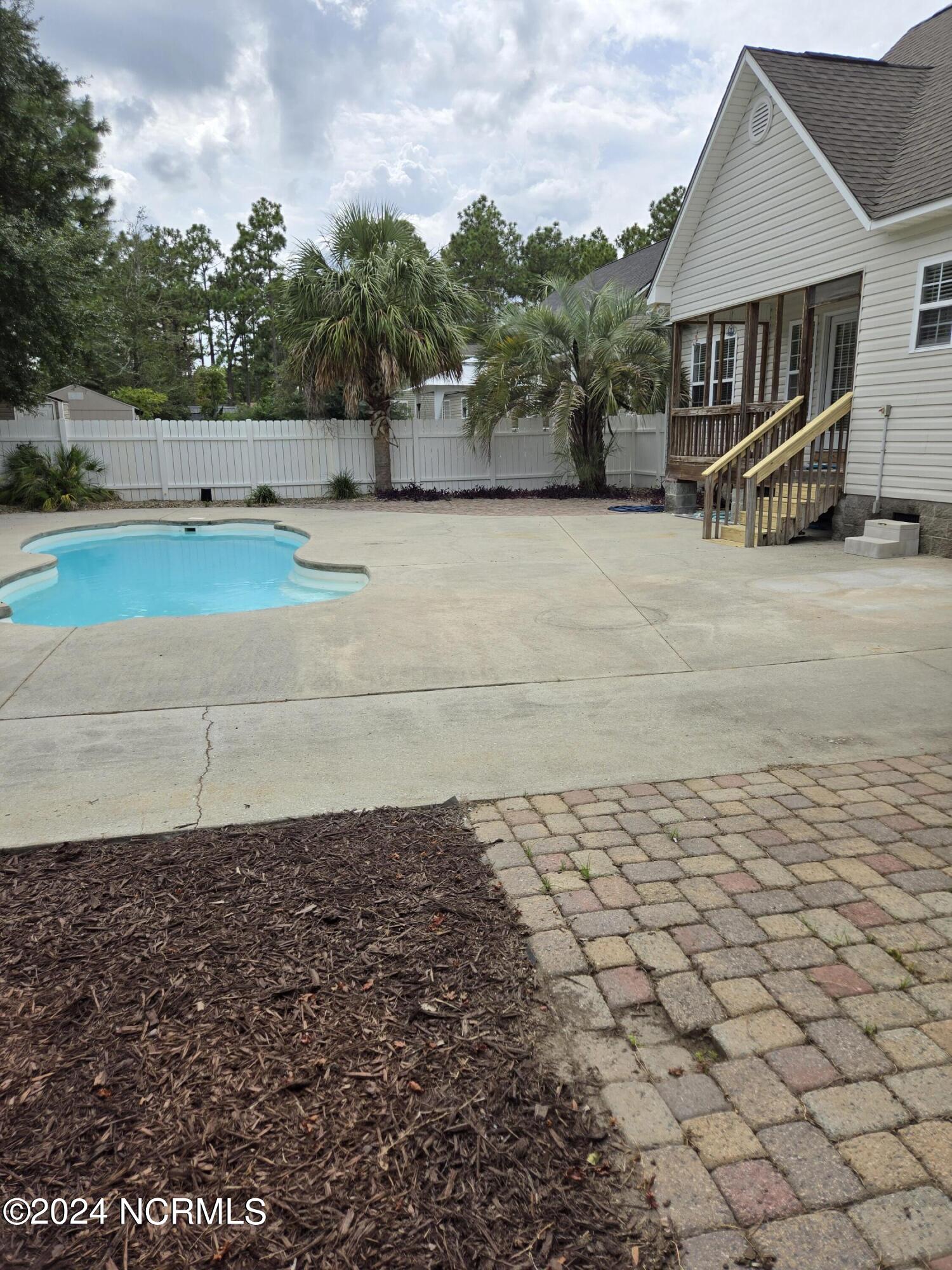 100465743 | Photo 61