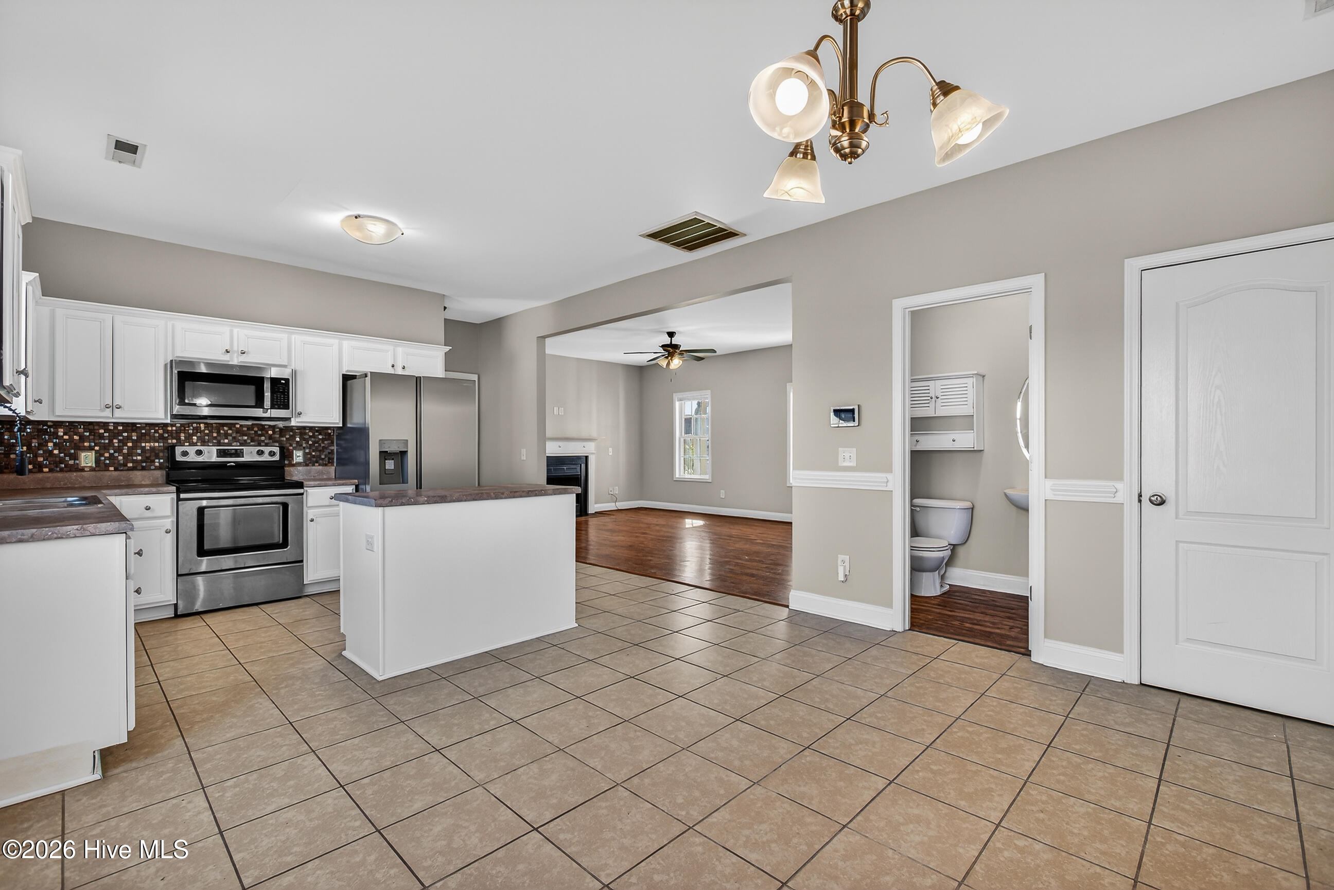 100547541 | Photo 12