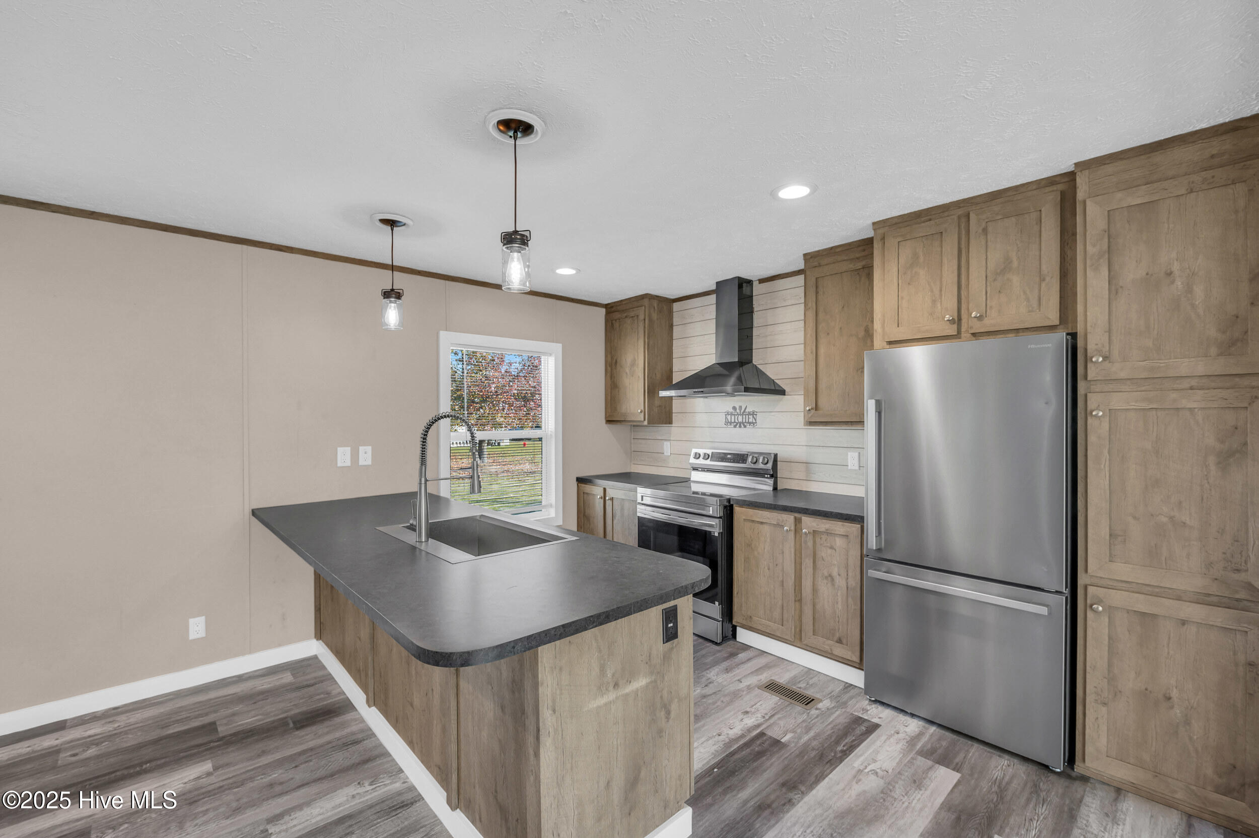 100540708 | Photo 13