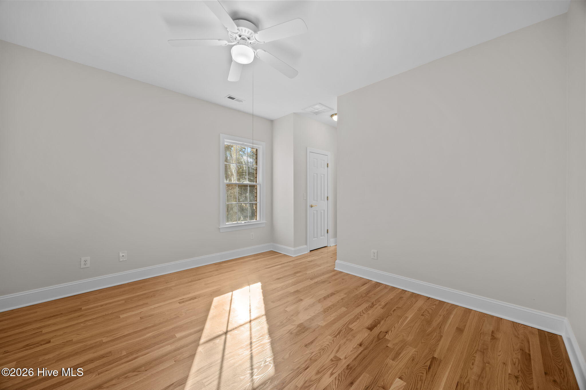 100548022 | Photo 27