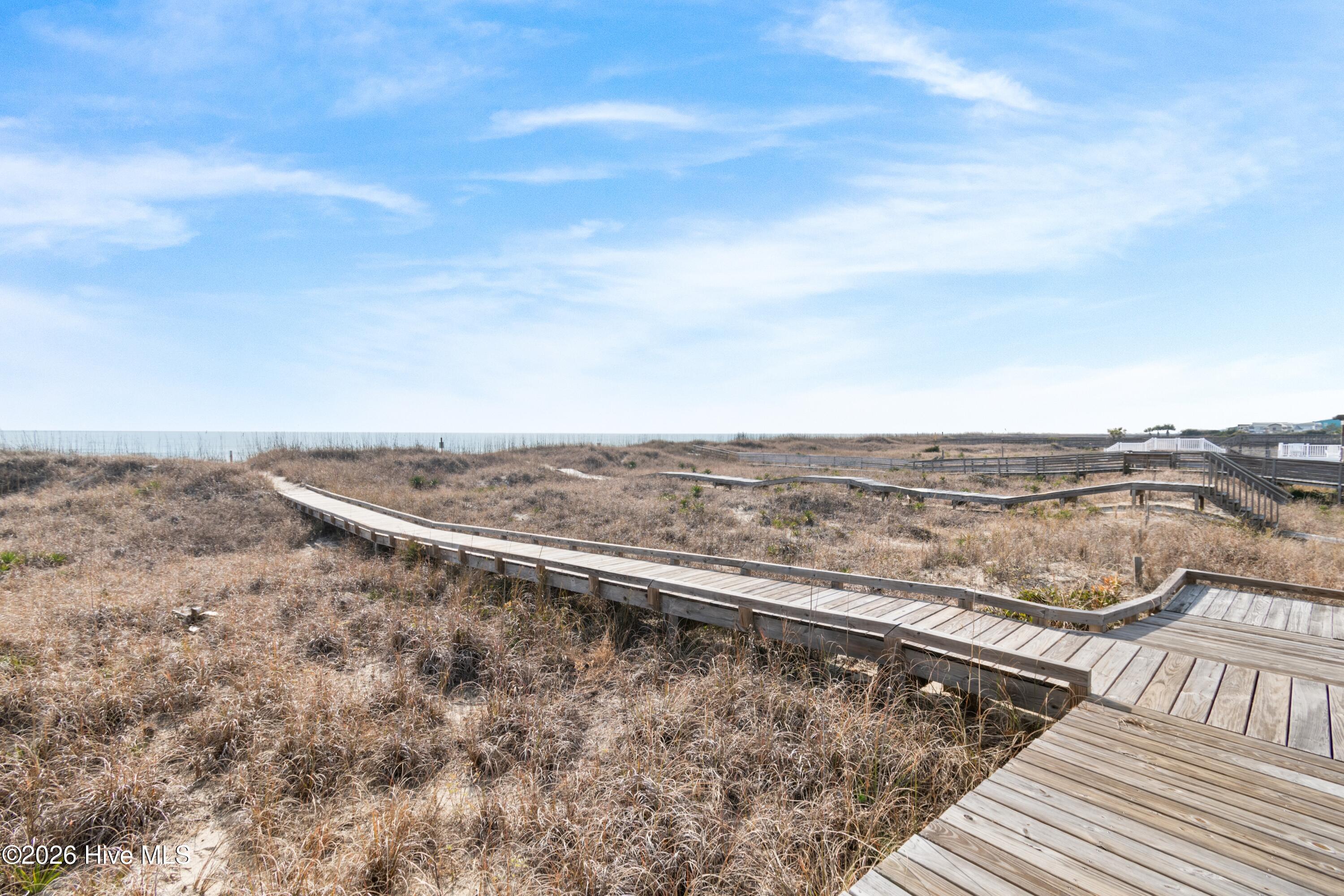 100548422 | Photo 71