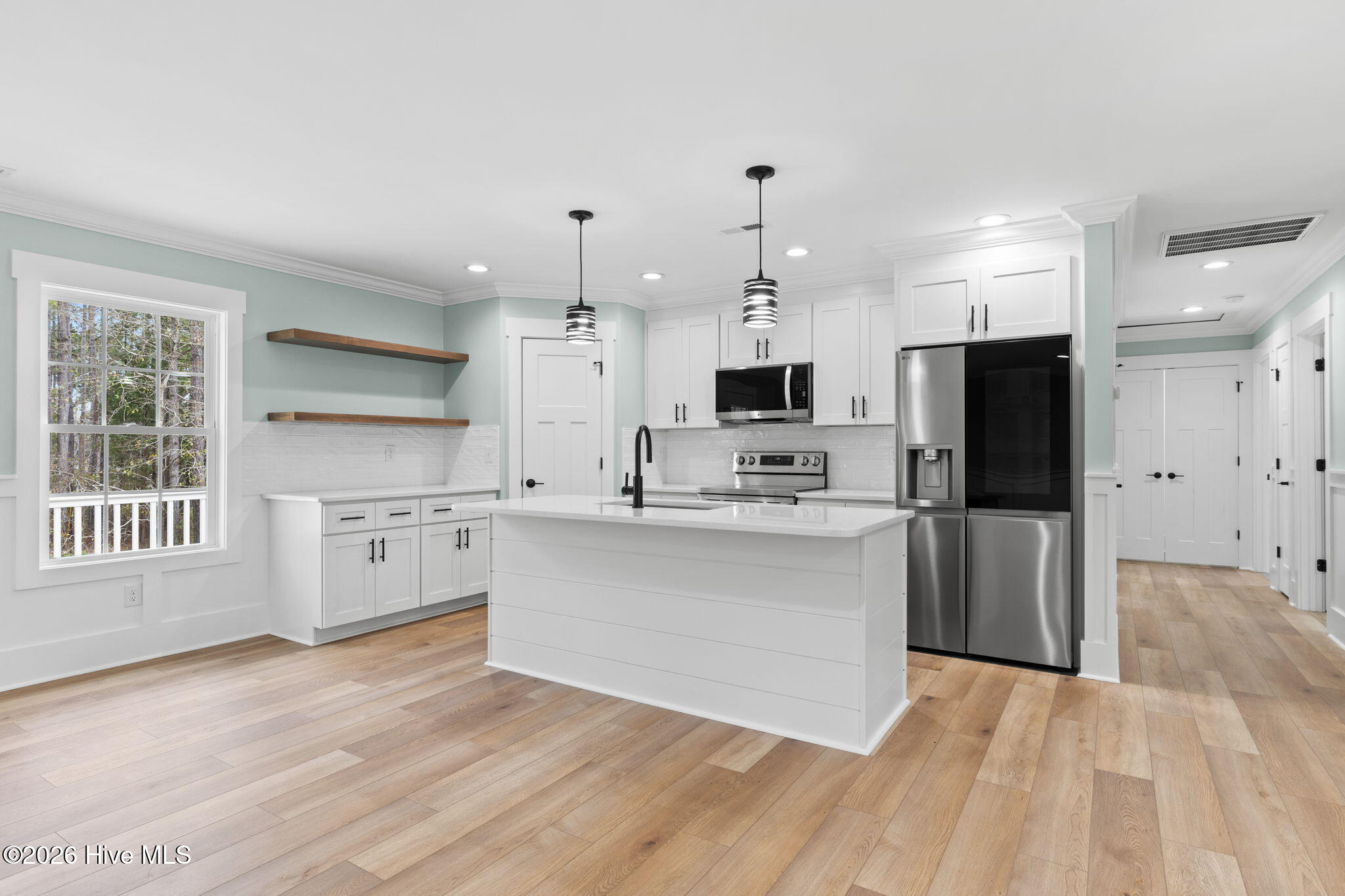 100552938 | Photo 11