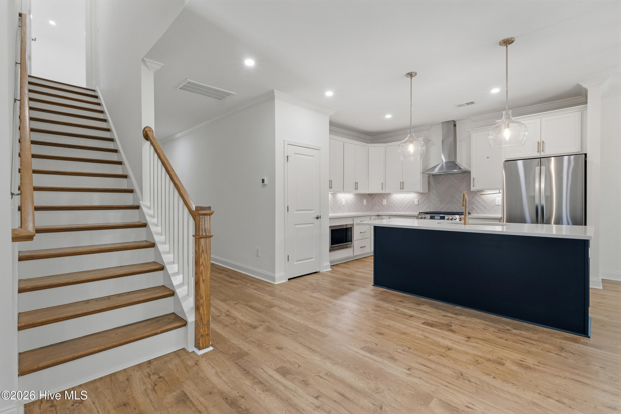 100567721 | Photo 13