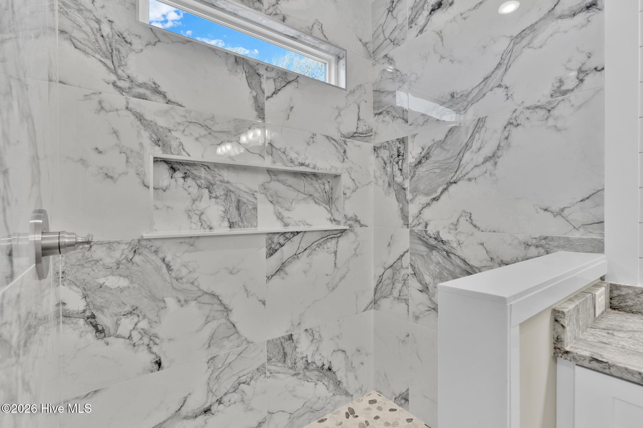 100547277 | Photo 23