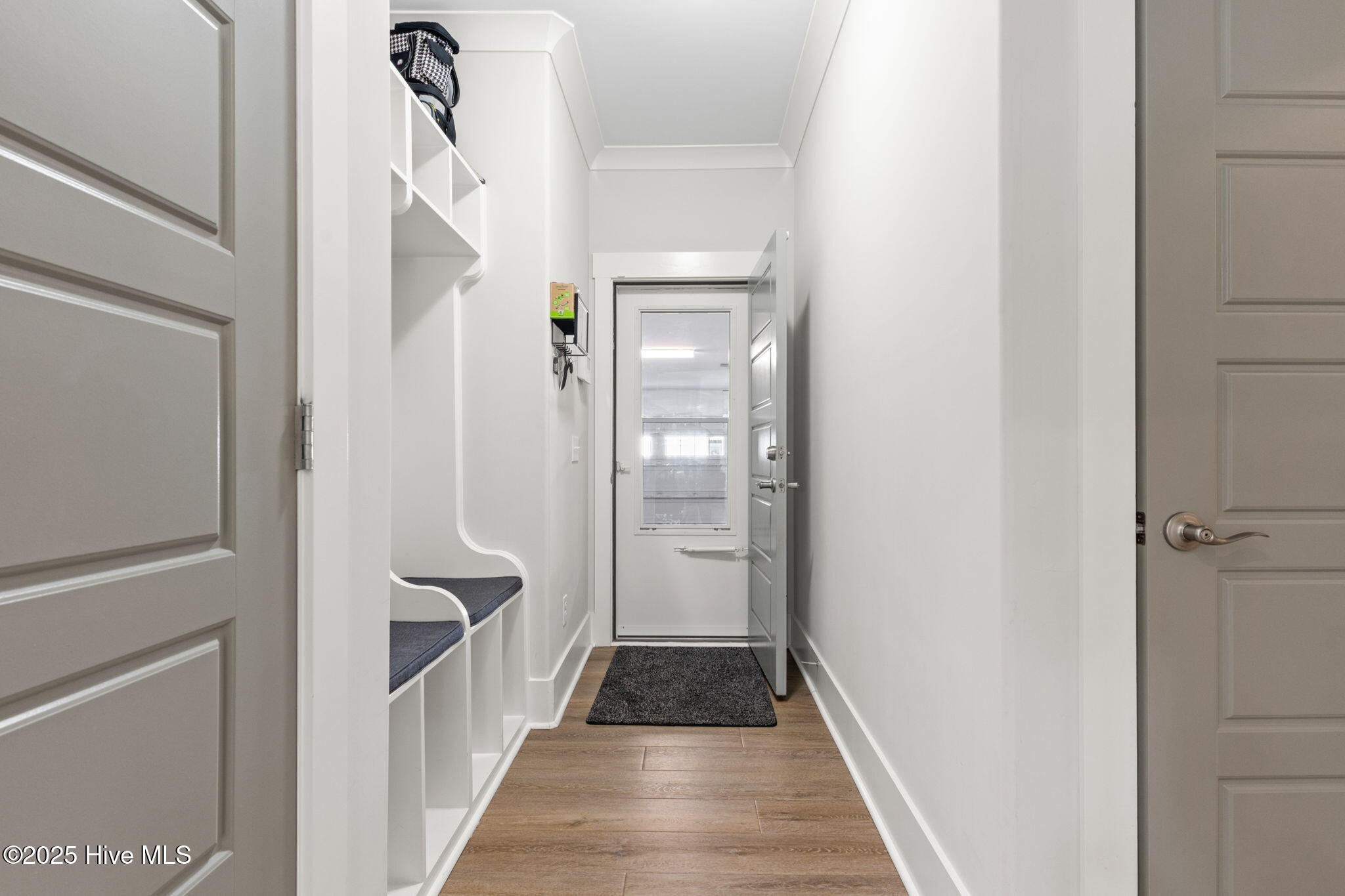 100534484 | Photo 62