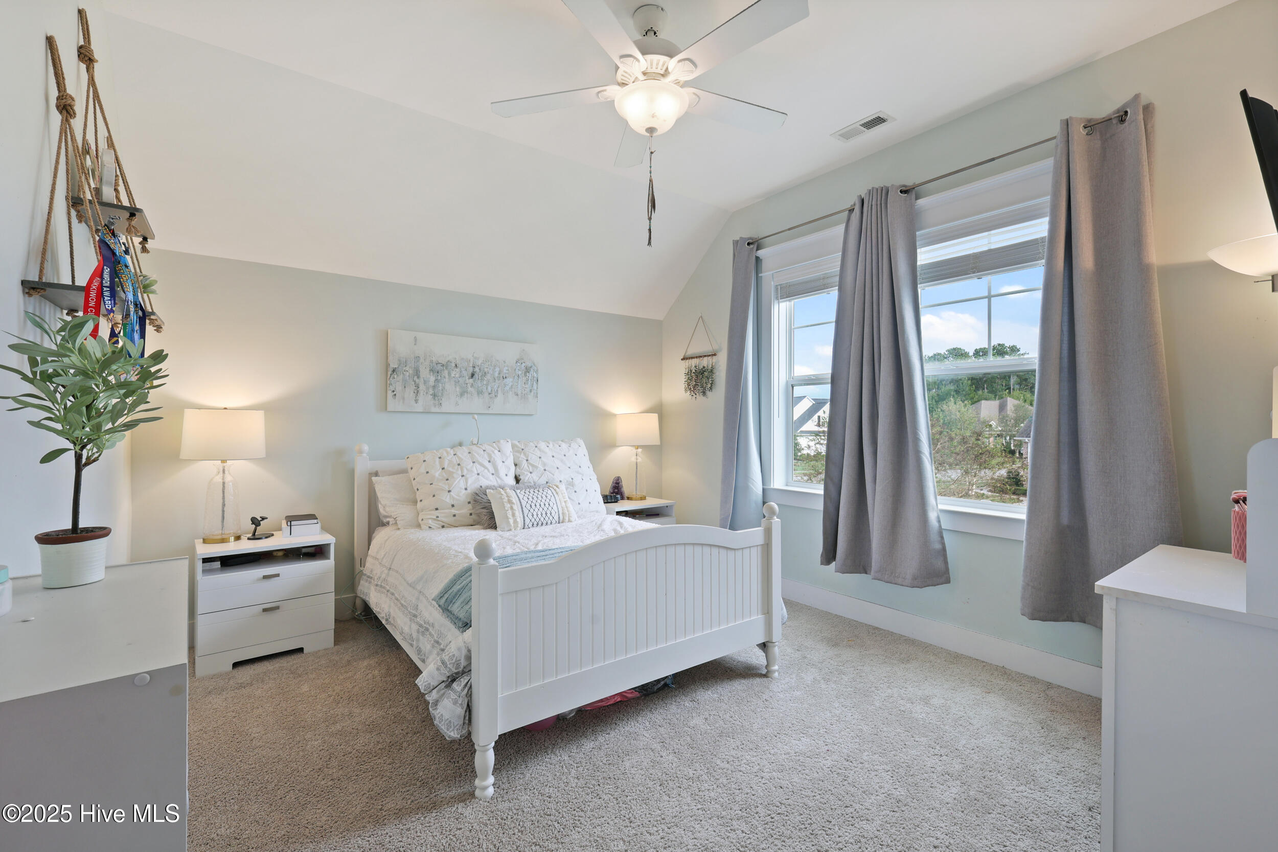 100536655 | Photo 34