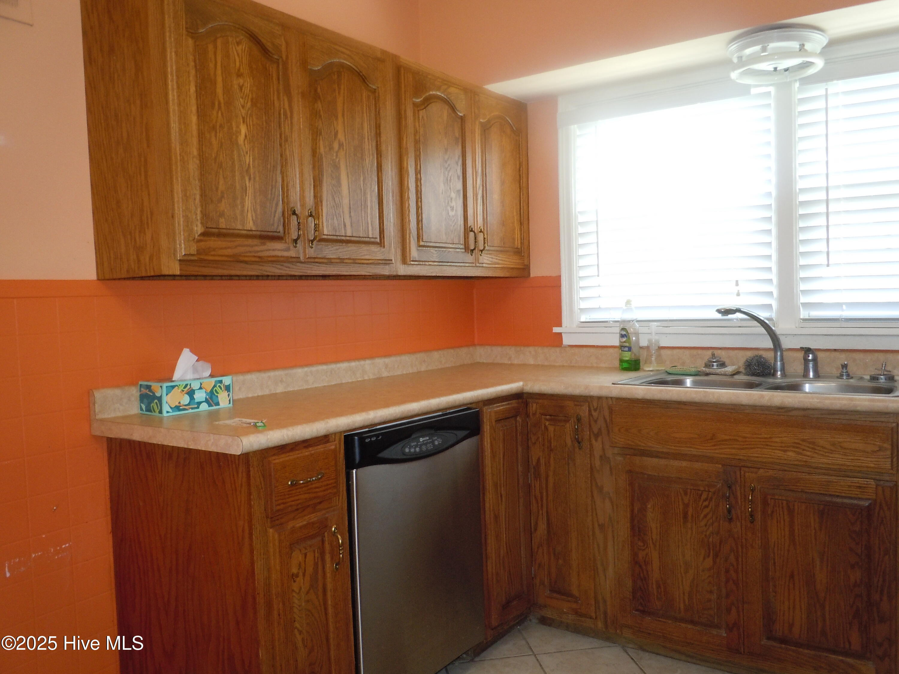 100536293 | Photo 16