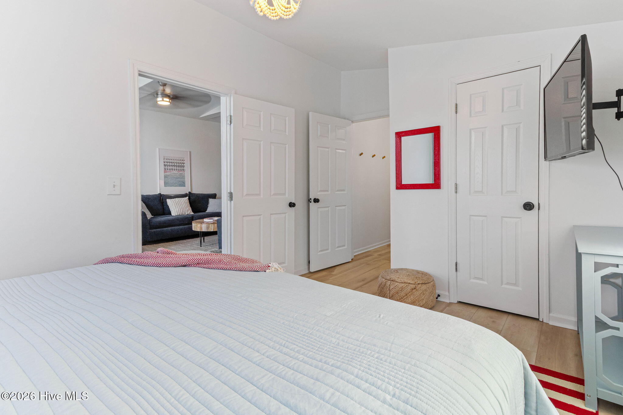 100555843 | Photo 23