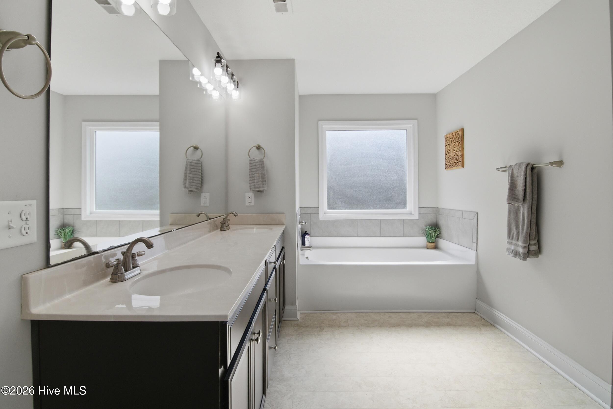 100552695 | Photo 38