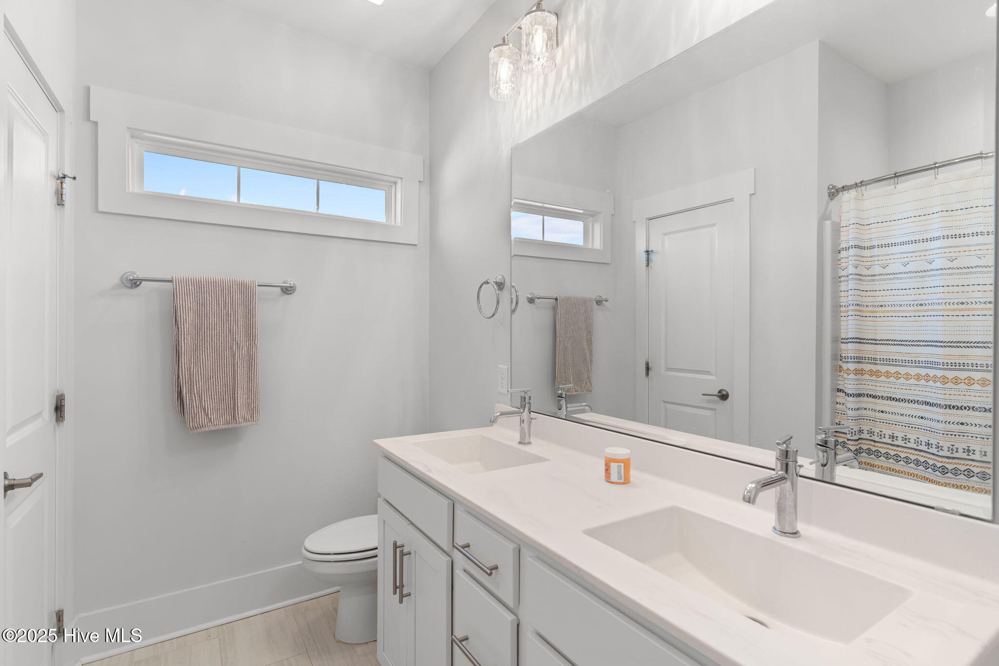 100536437 | Photo 27