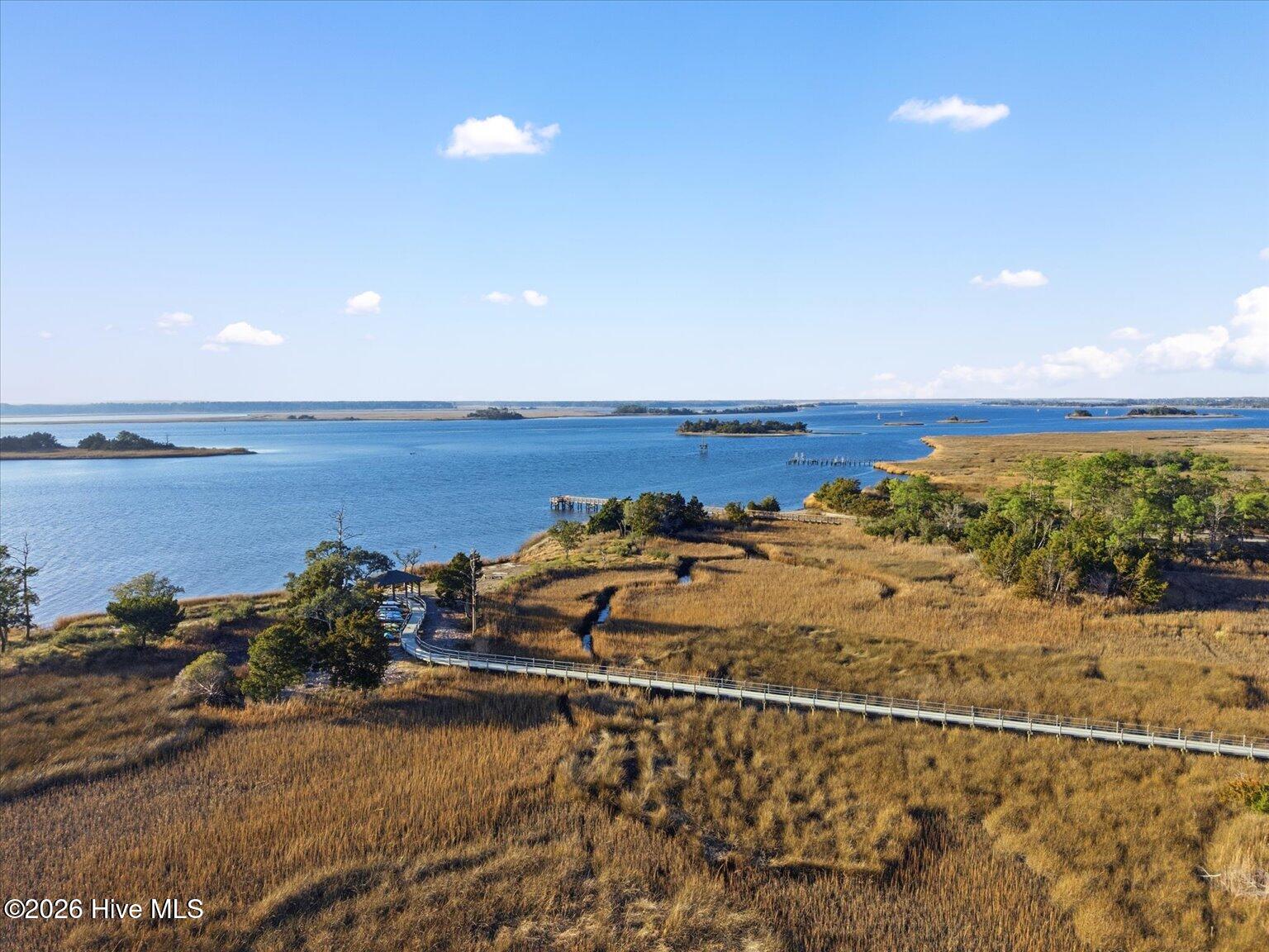 100548049 | Photo 35