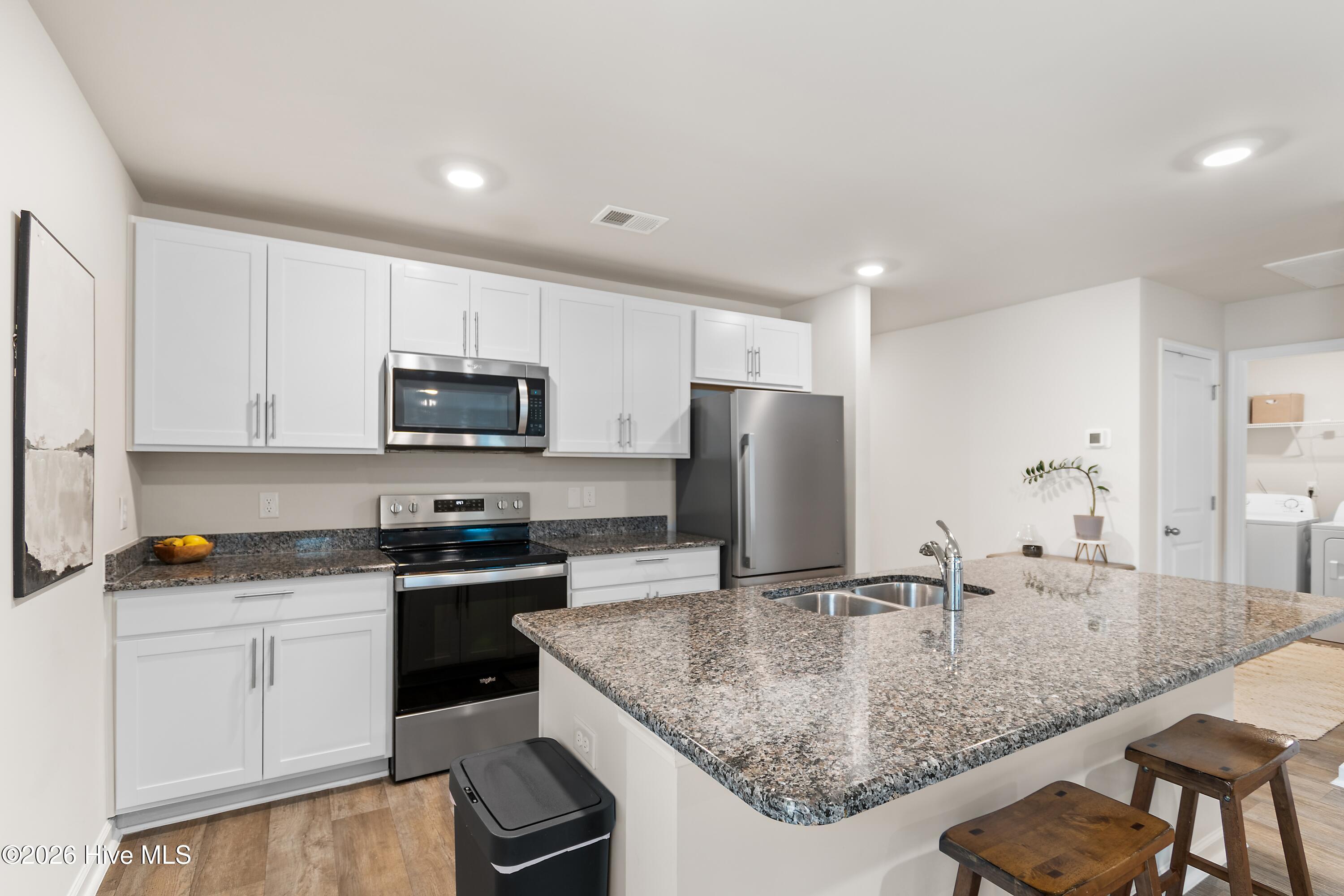 100549910 | Photo 11