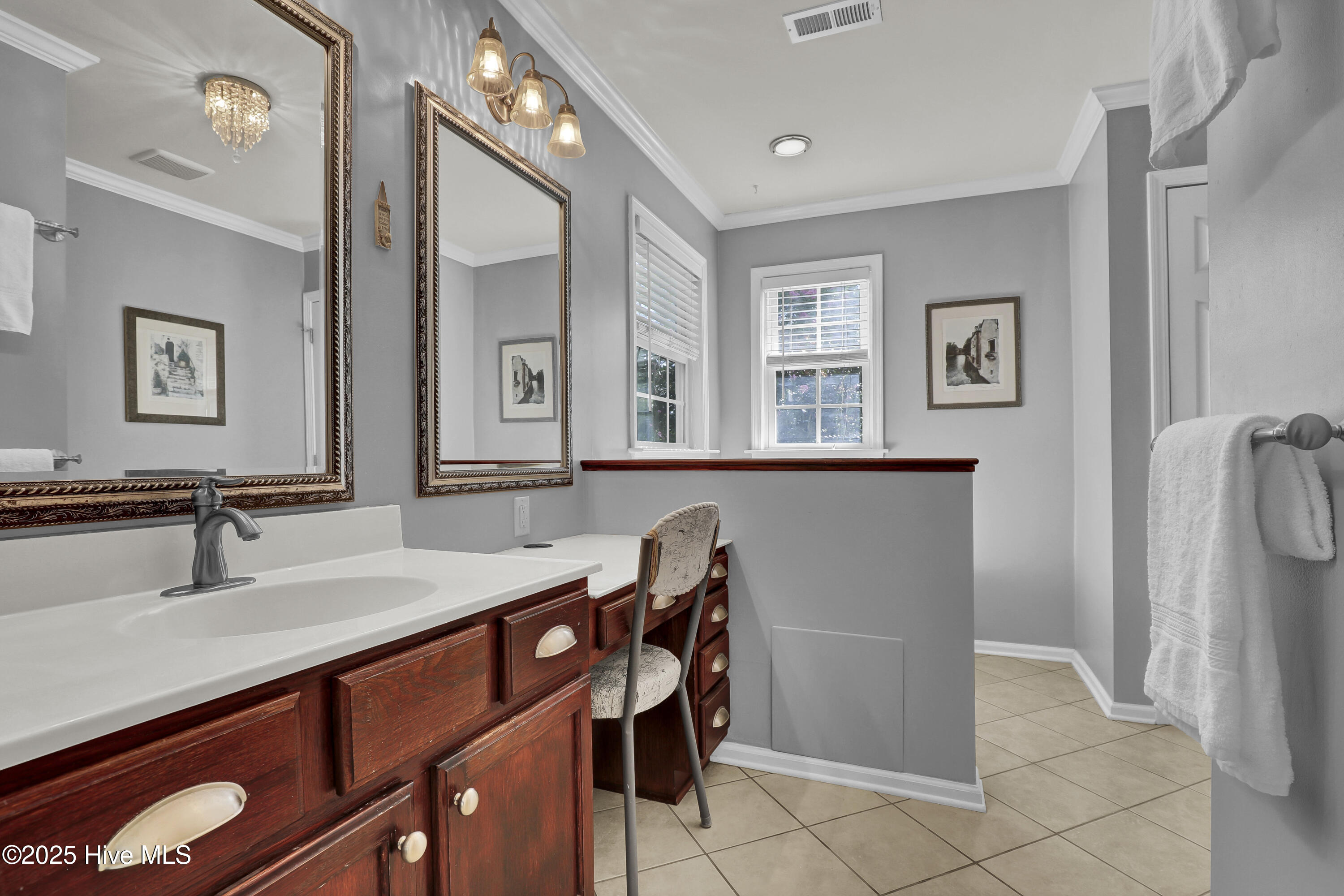 100525389 | Photo 24