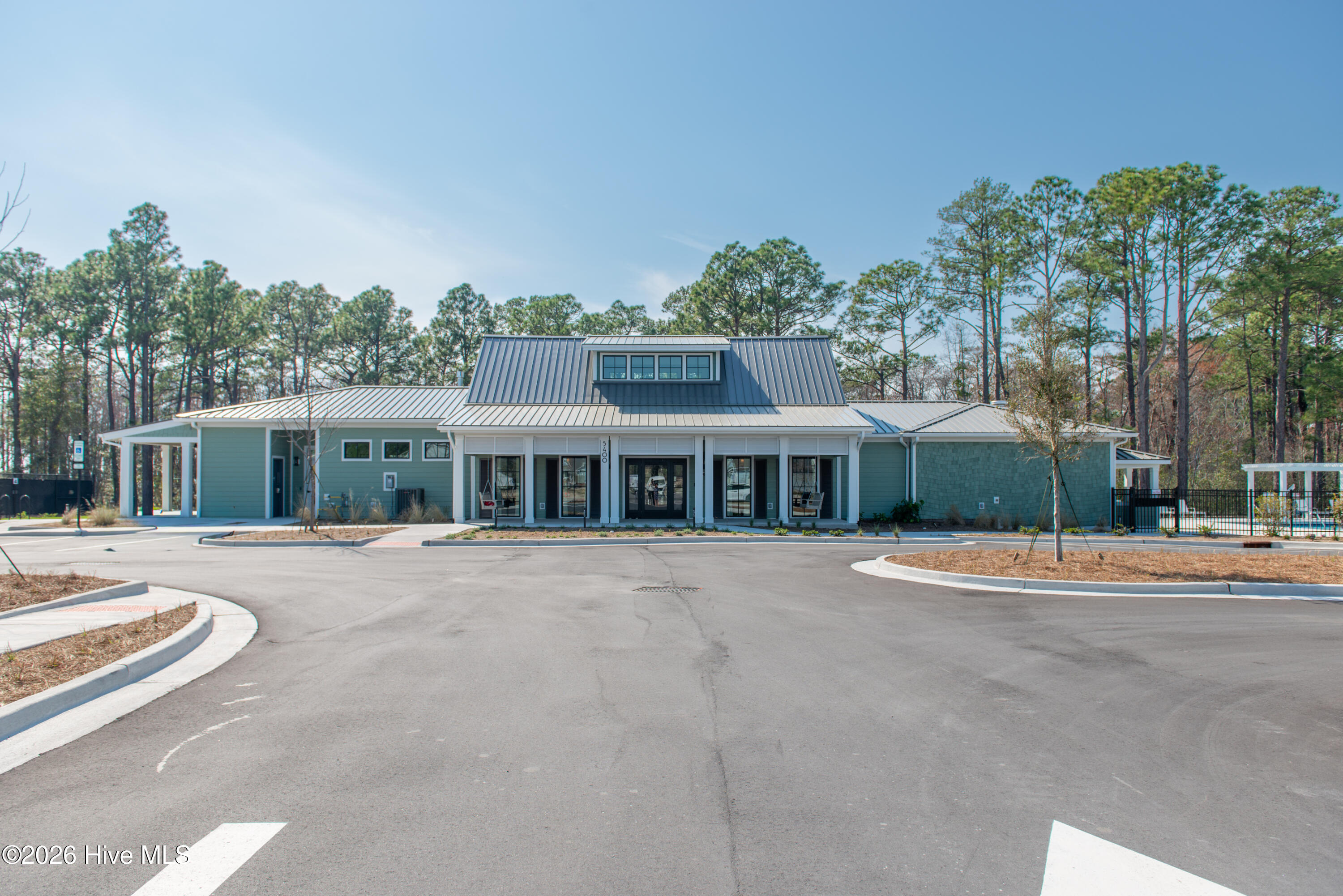 100560299 | Photo 97