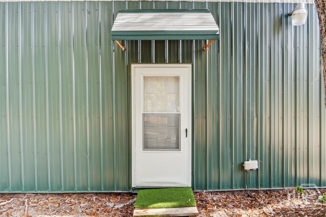 Efficiency apartment at reart of workshop
