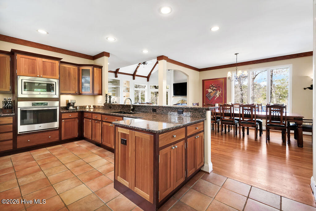 100564190 | Photo 19