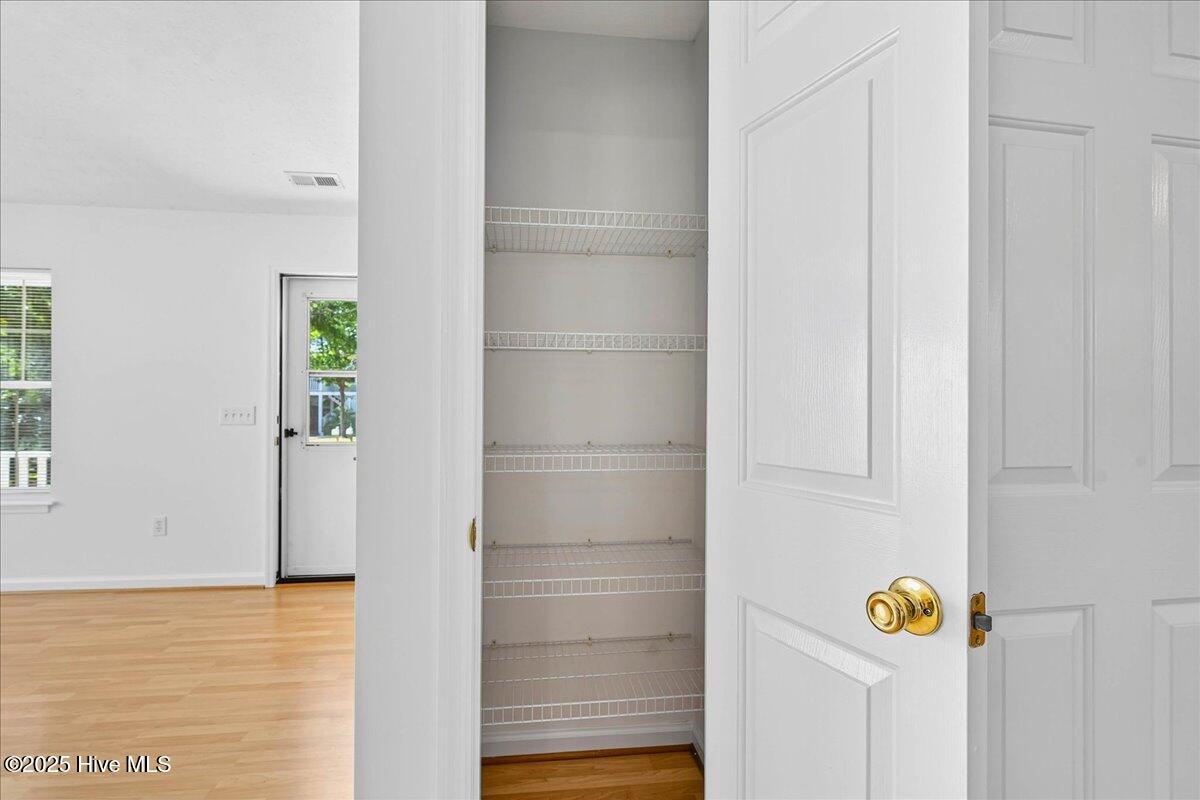 100531287 | Photo 34