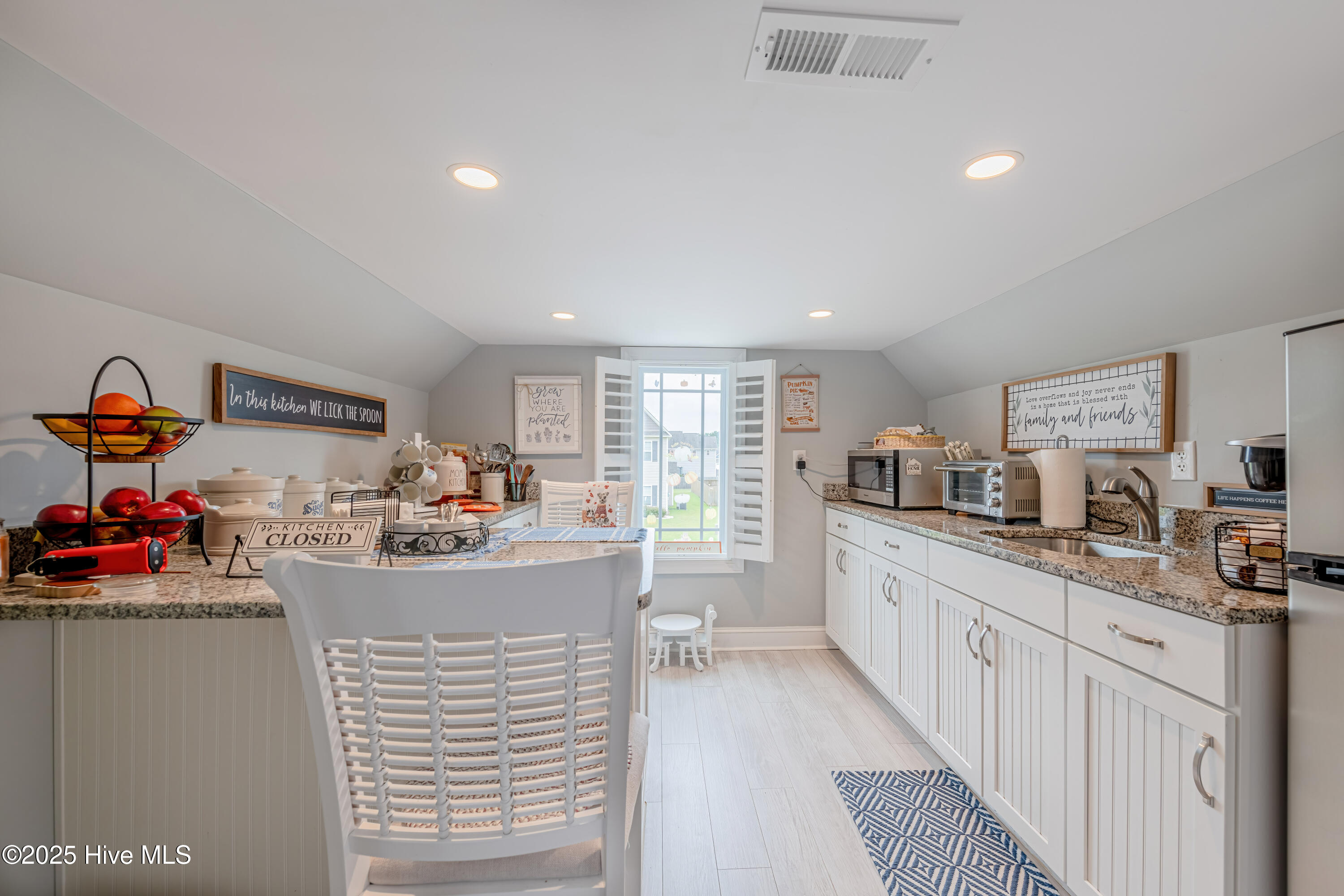 100524839 | Photo 69