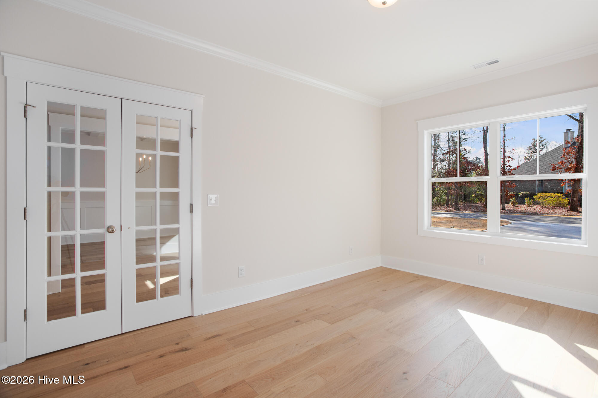 100548303 | Photo 14