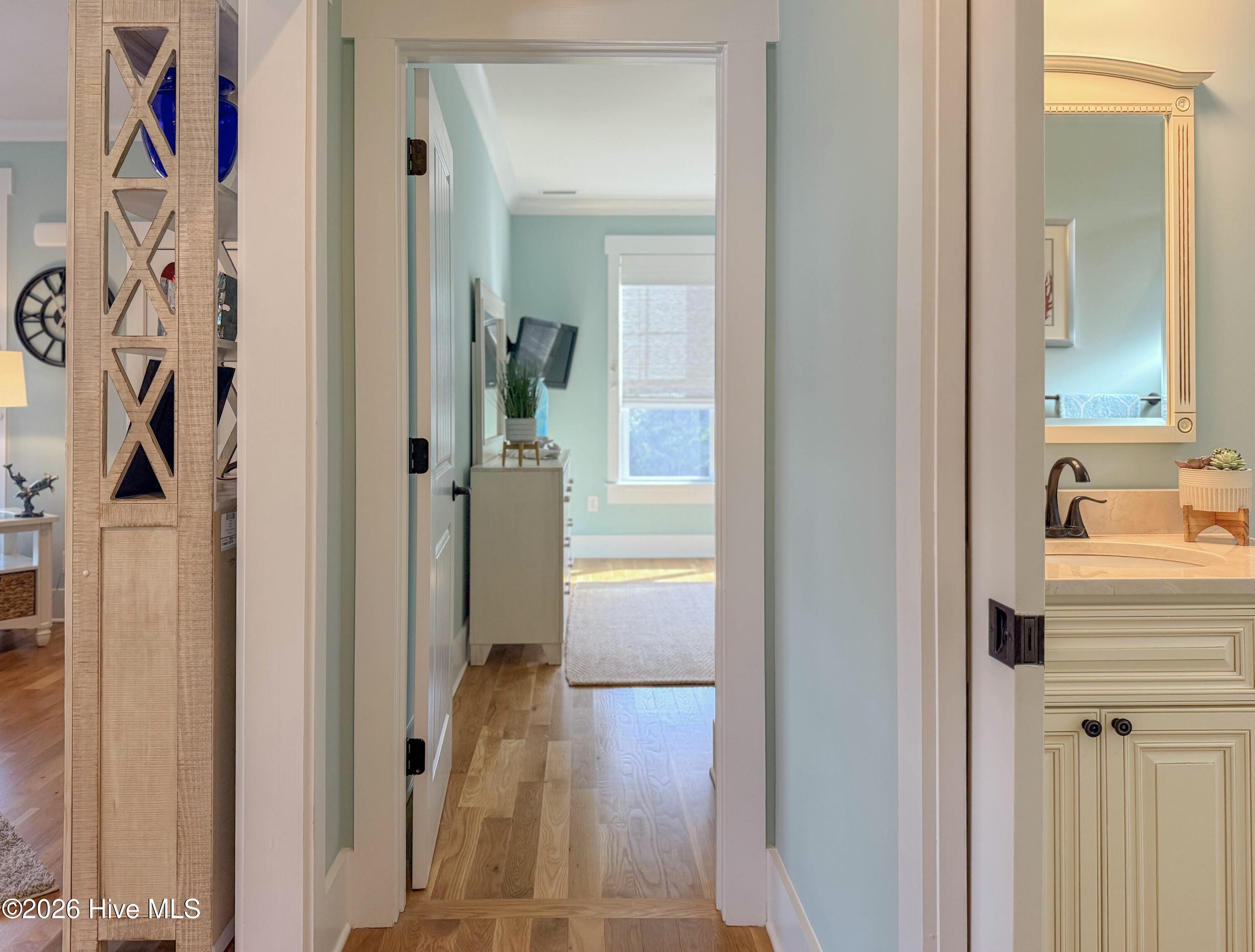 100548622 | Photo 42