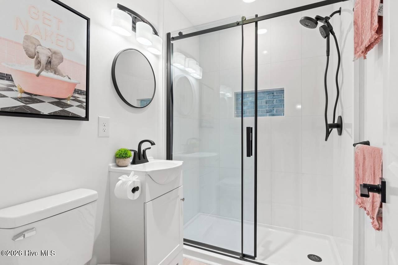 100553322 | Photo 35