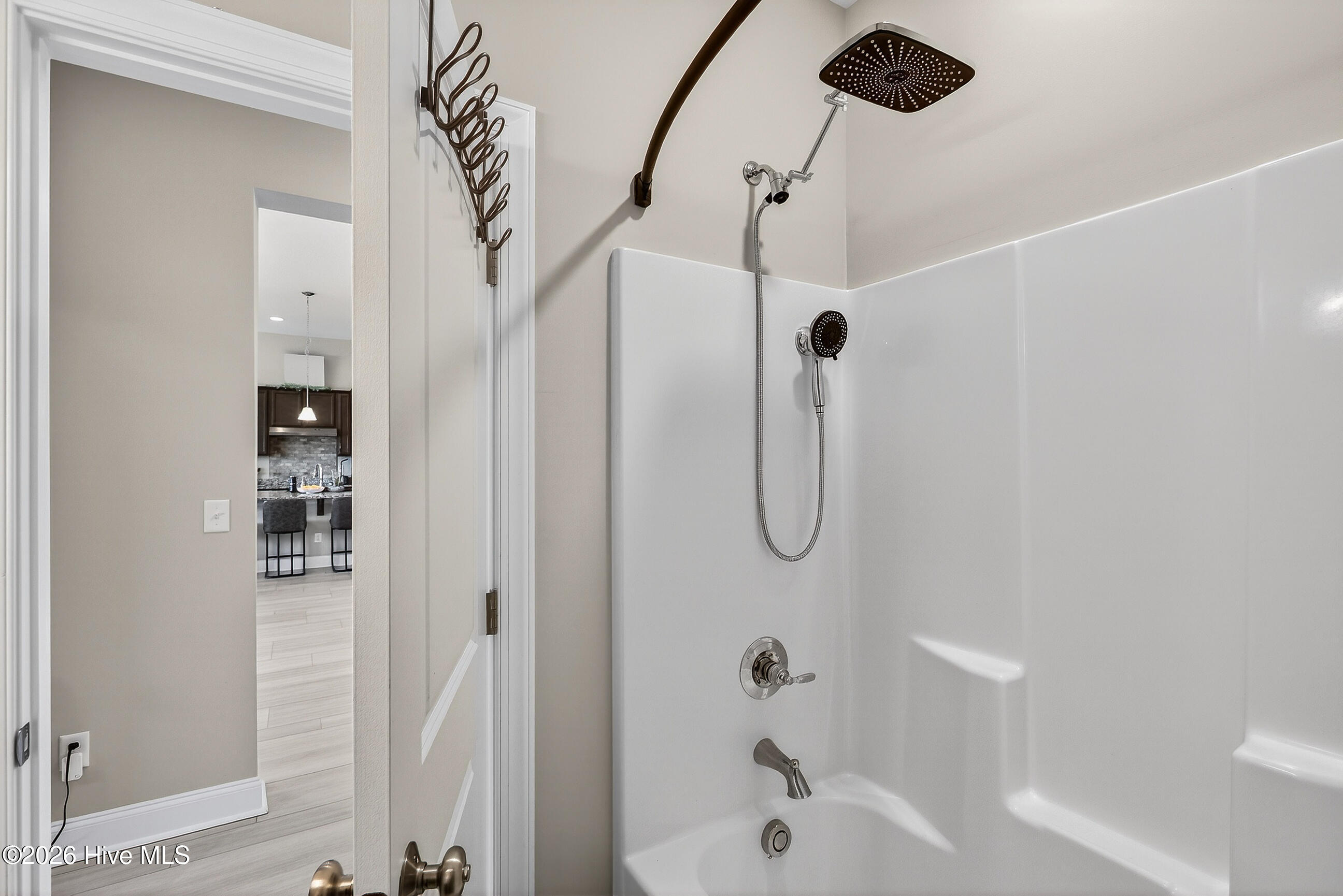 100561338 | Photo 32