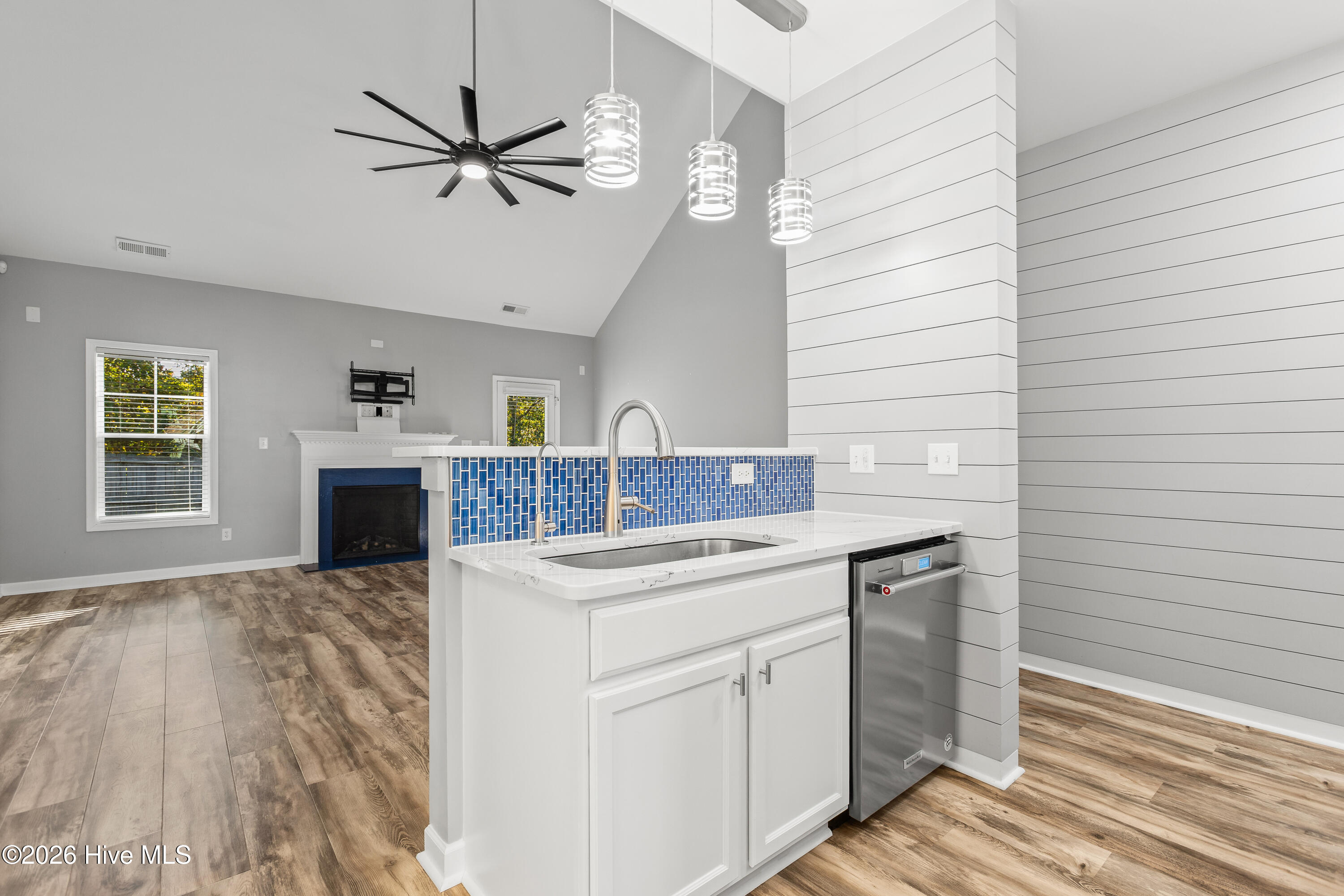 100551493 | Photo 14