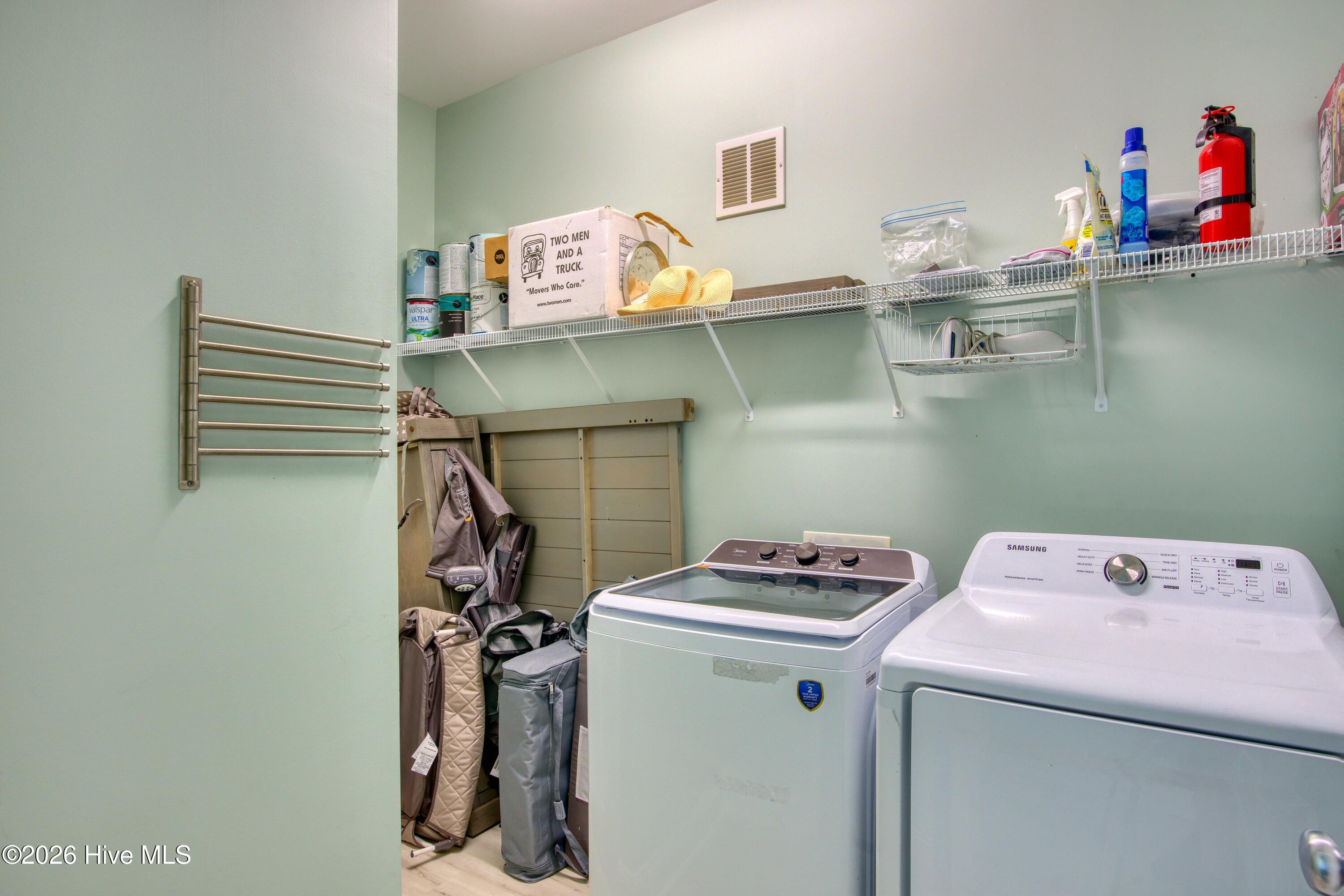 100558163 | Photo 26