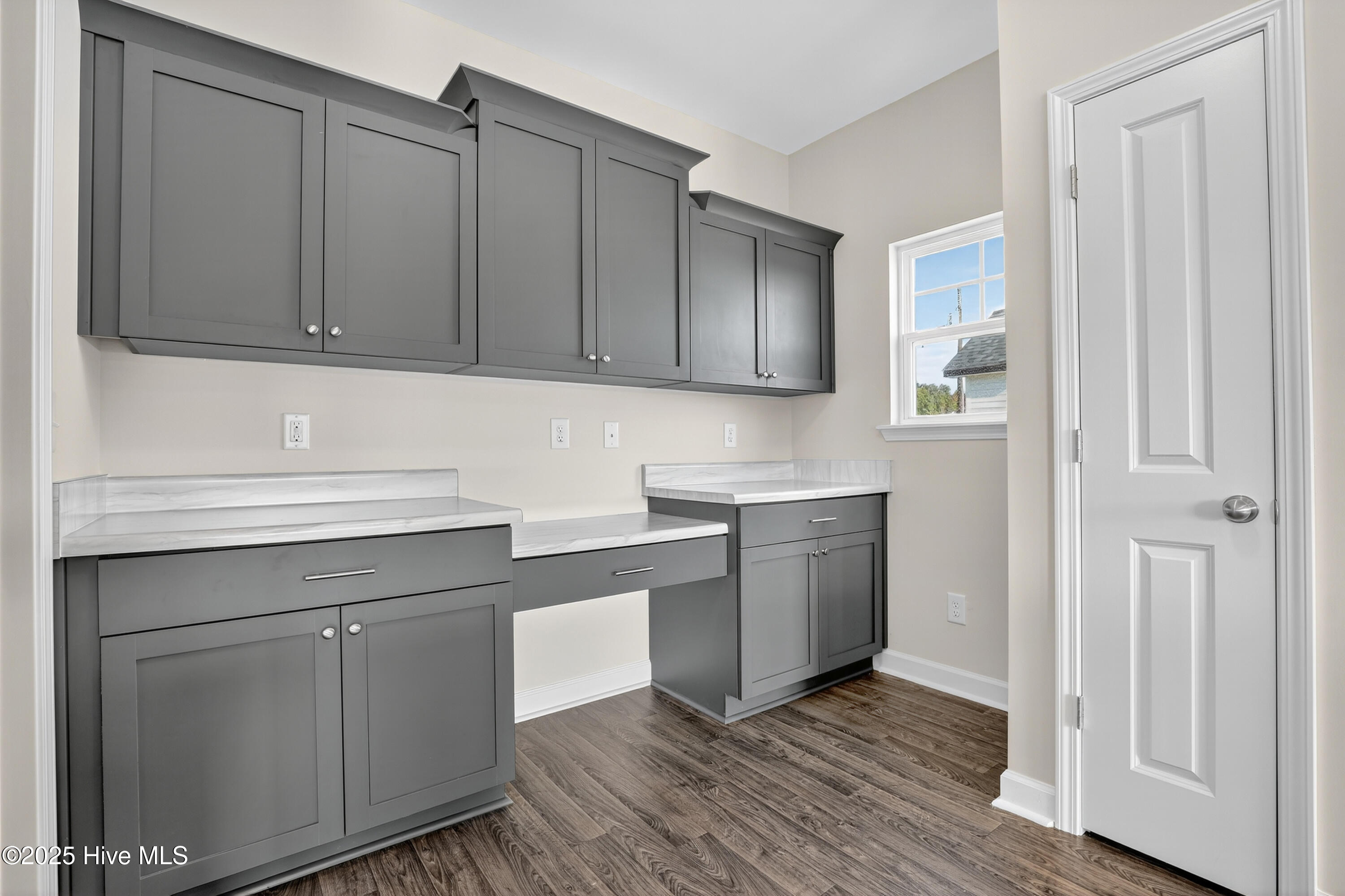 100505090 | Photo 11