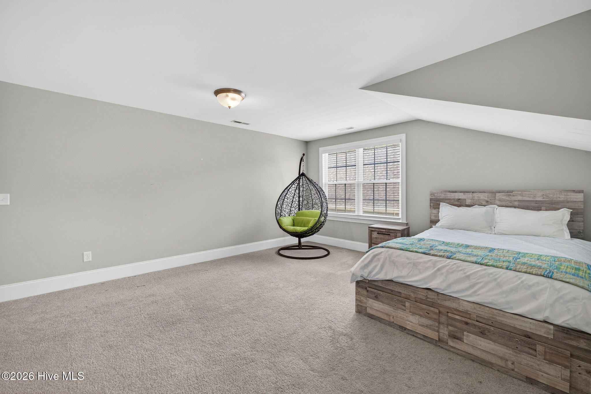 100567052 | Photo 38