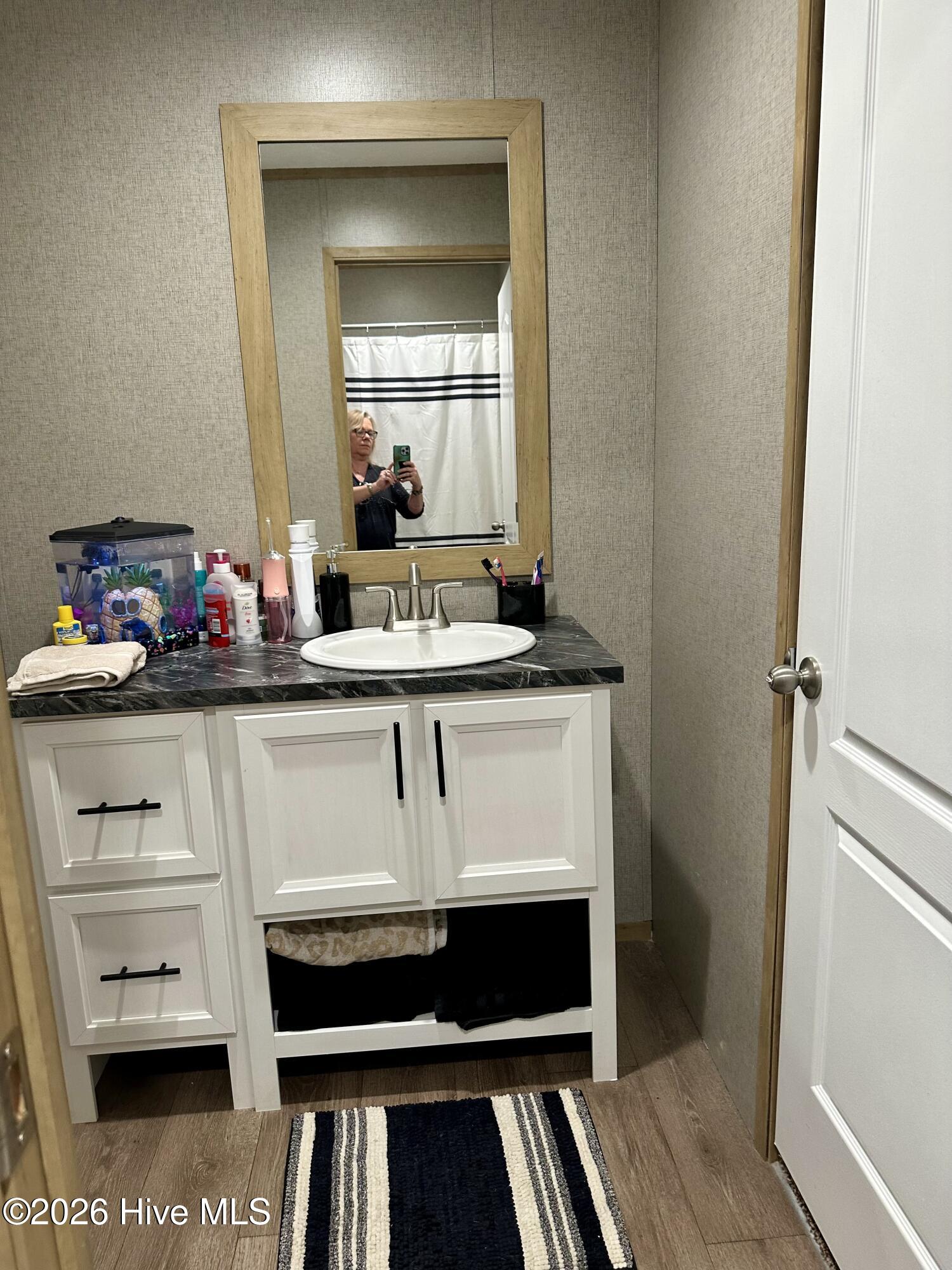 100548571 | Photo 35