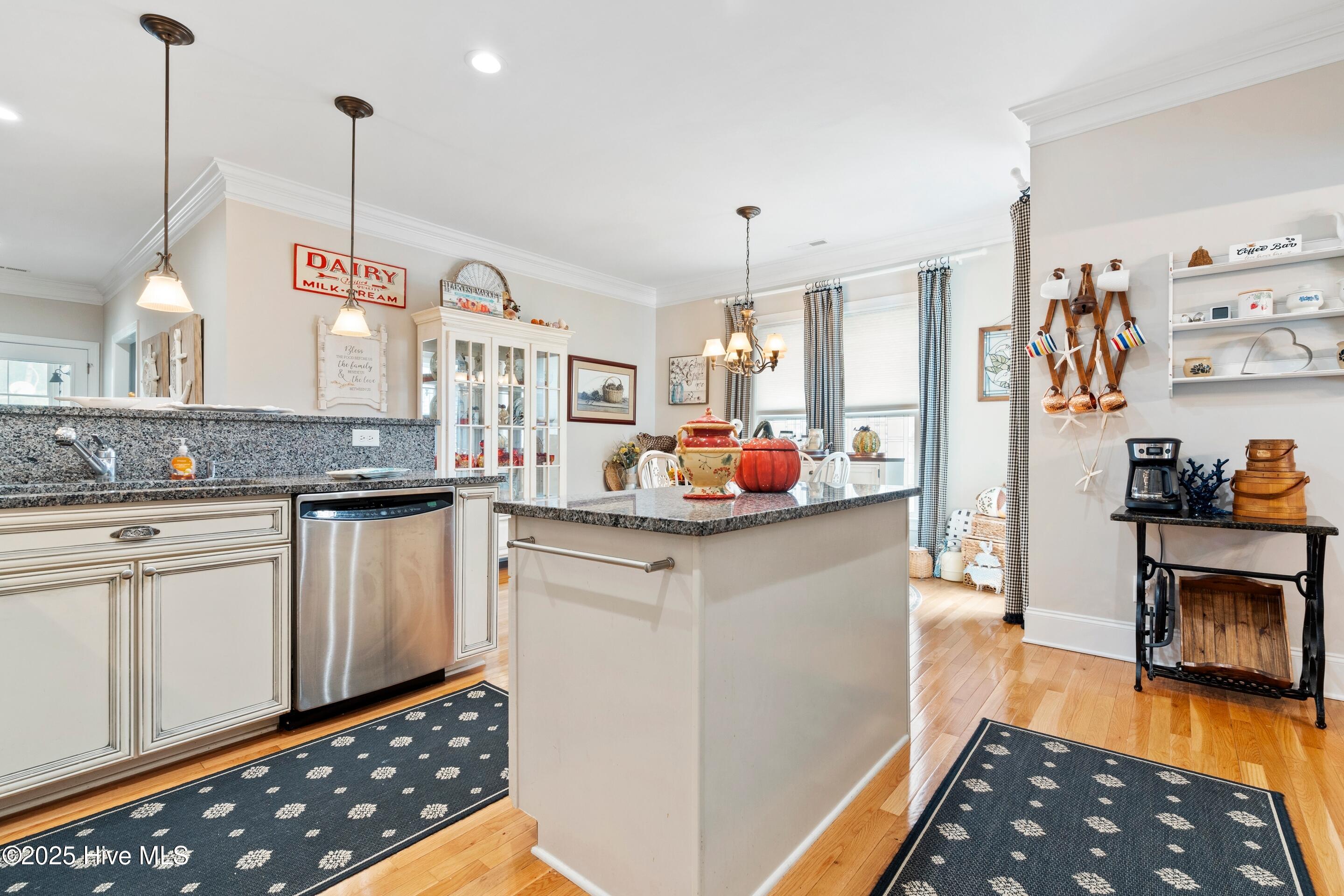 100525982 | Photo 21