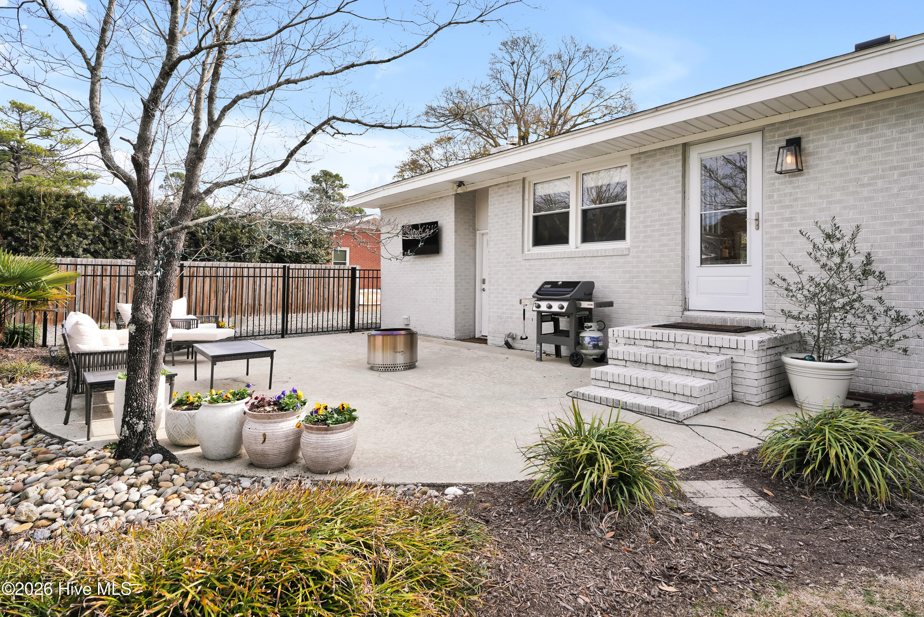 100557900 | Photo 31