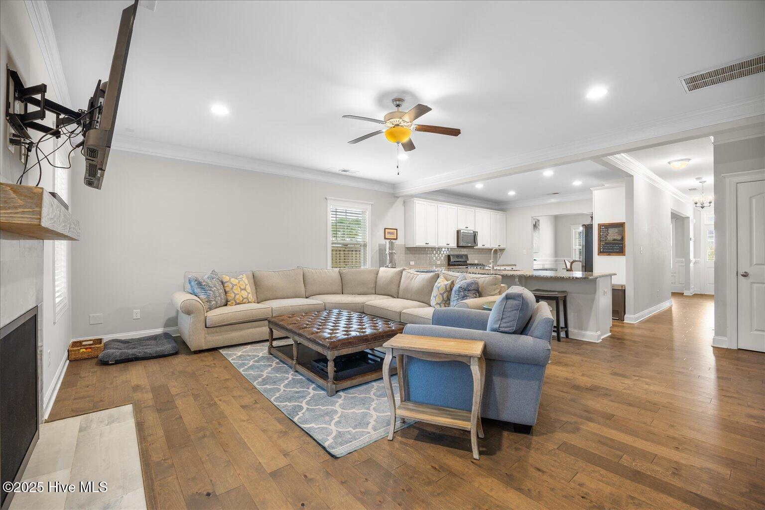 100530292 | Photo 16