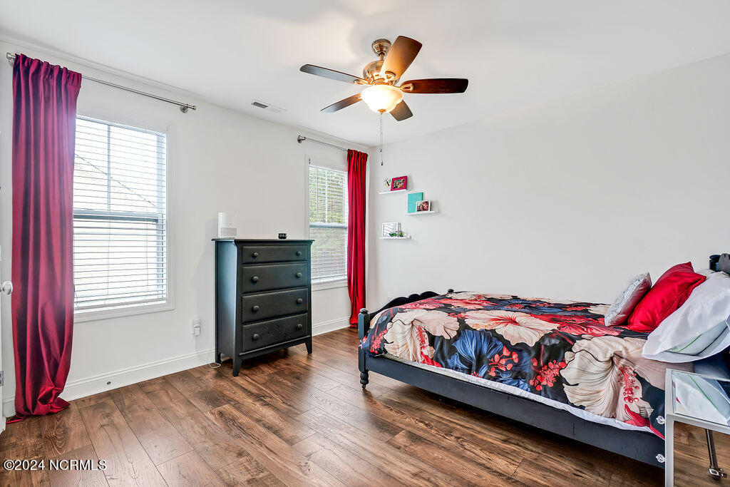 100565738 | Photo 31