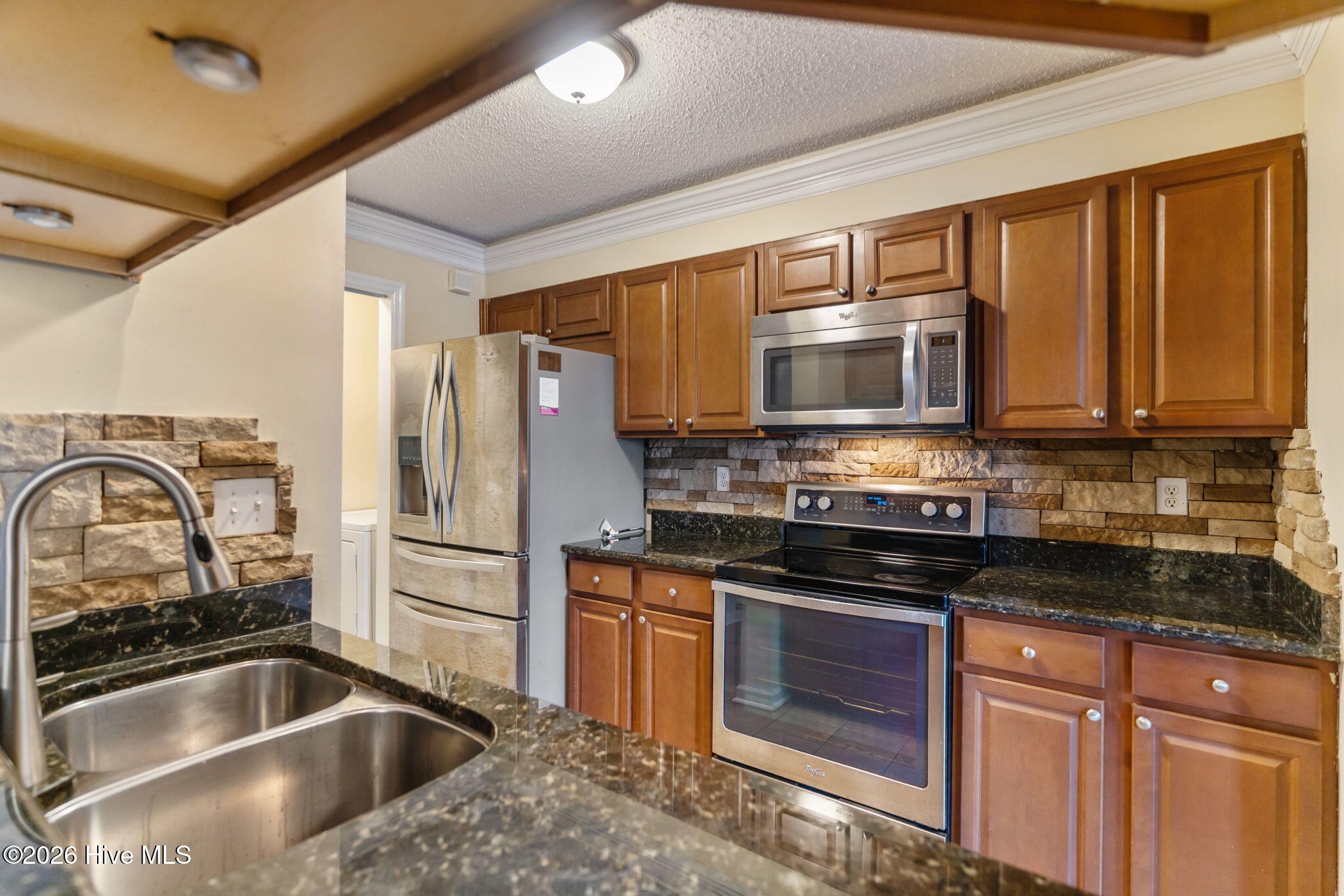 100560548 | Photo 24