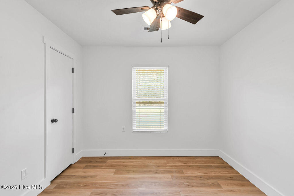 100566377 | Photo 18