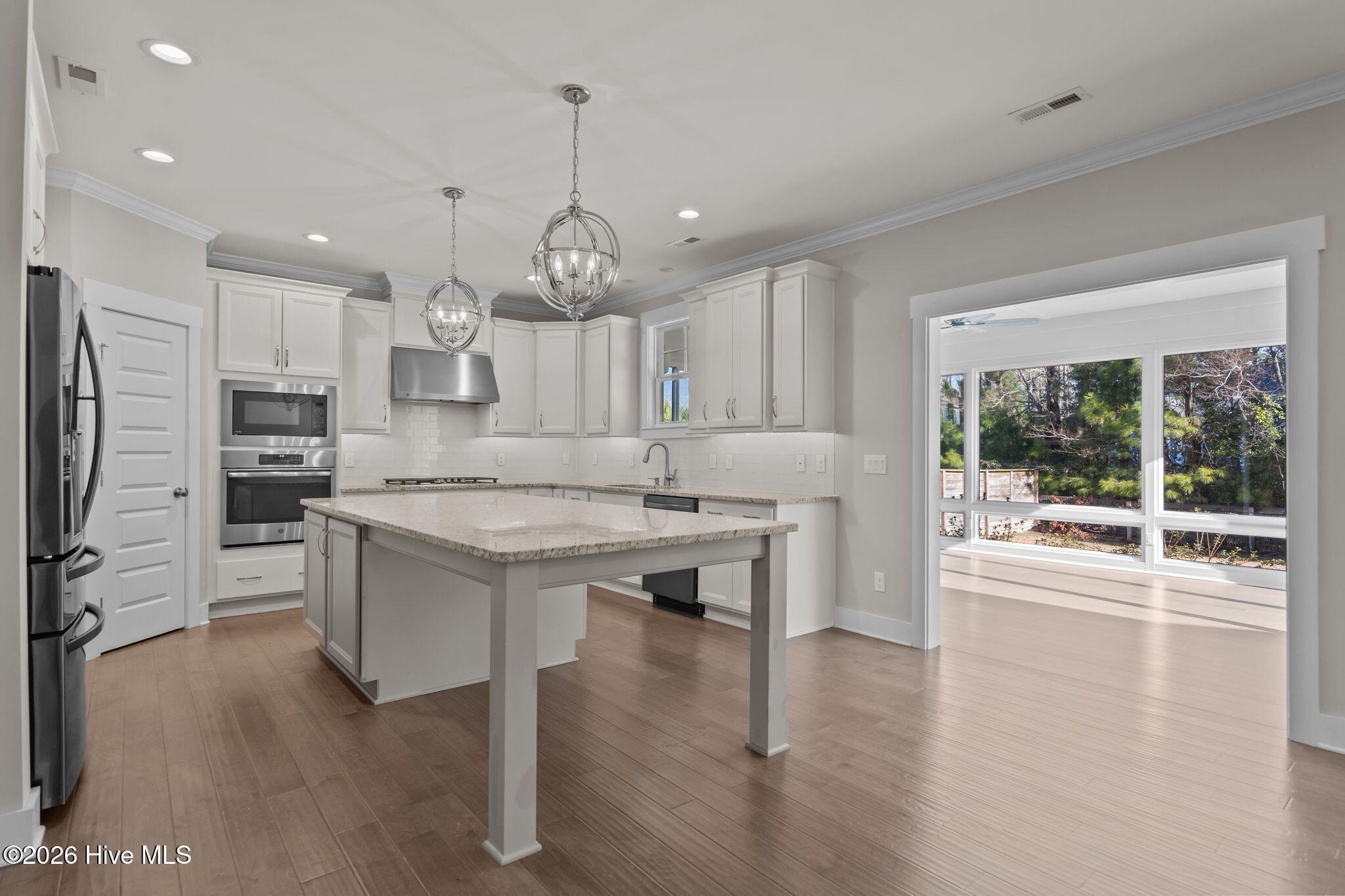 100550410 | Photo 28