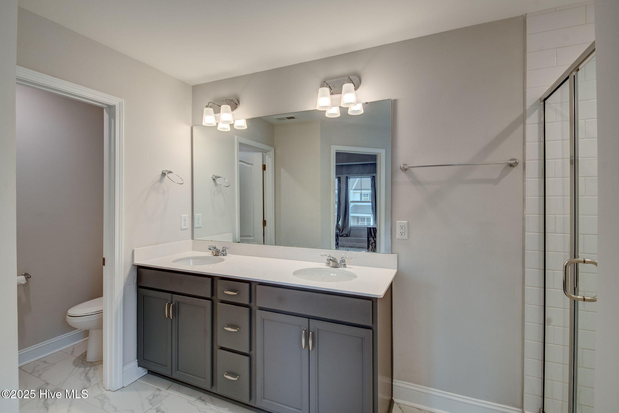 100535220 | Photo 28