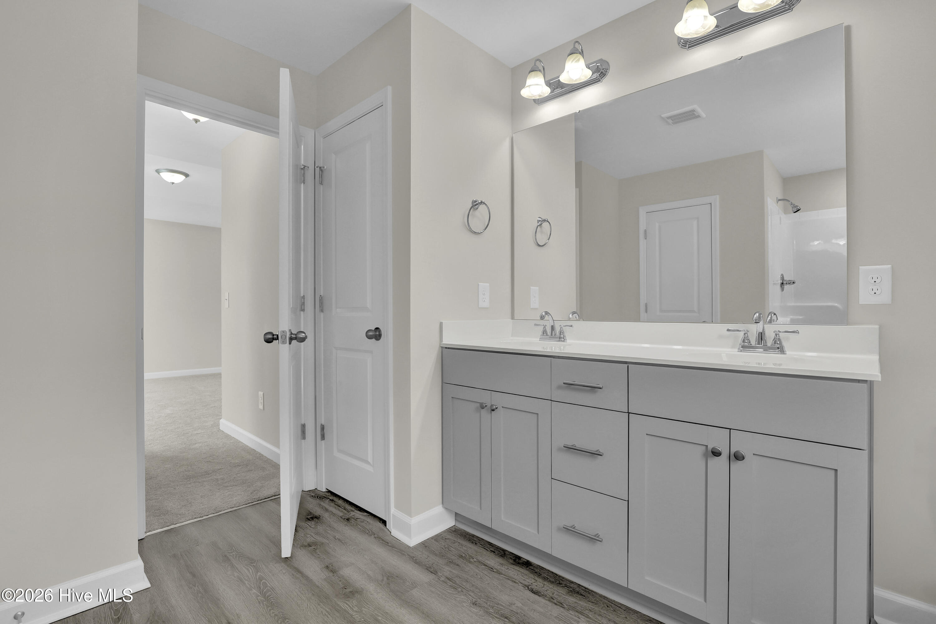 100488784 | Photo 29