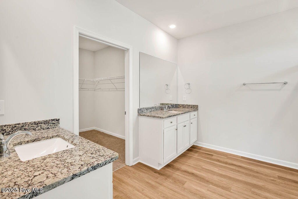 100528911 | Photo 26