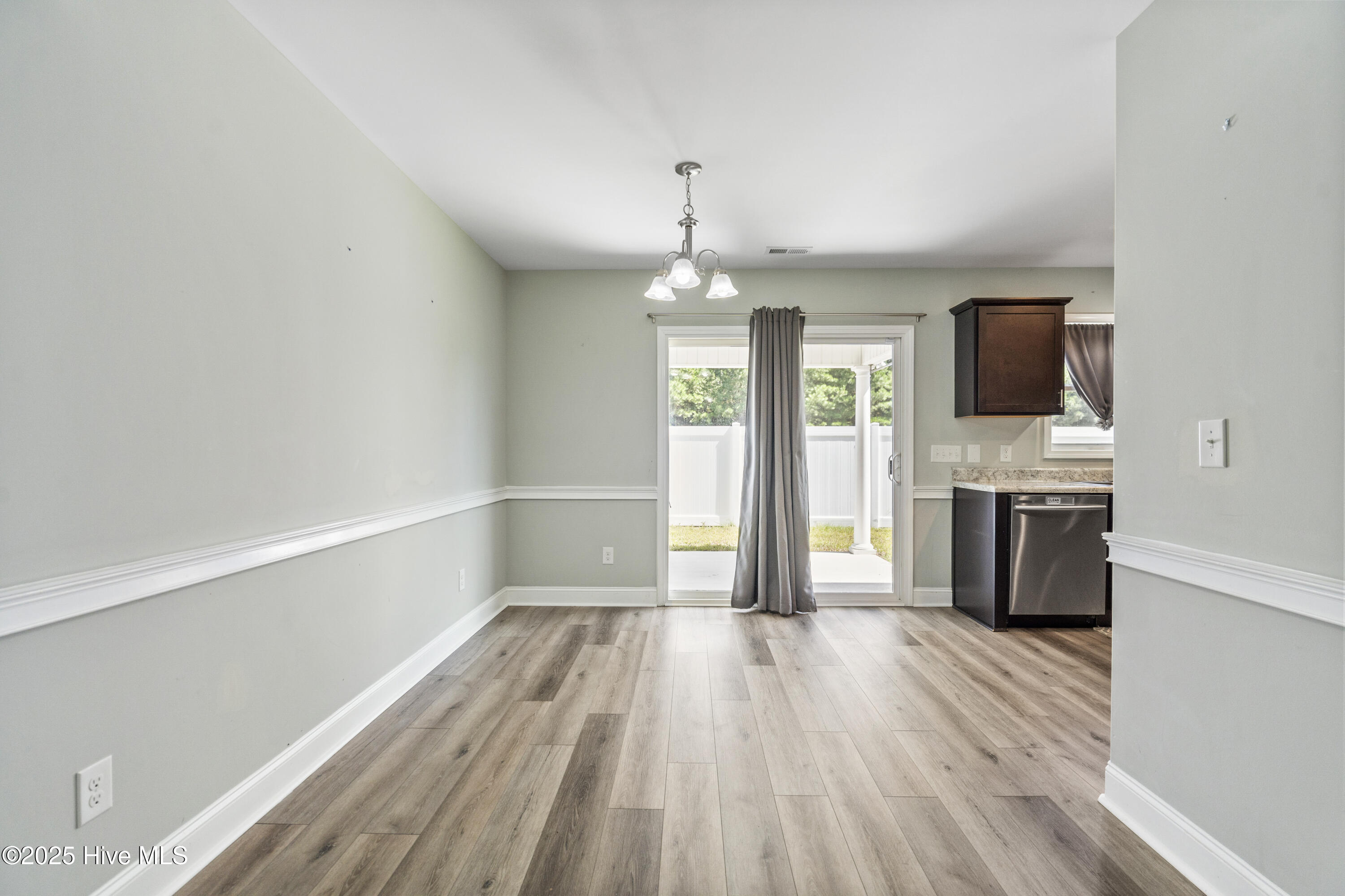 118 Catfish Ct. Dining Area