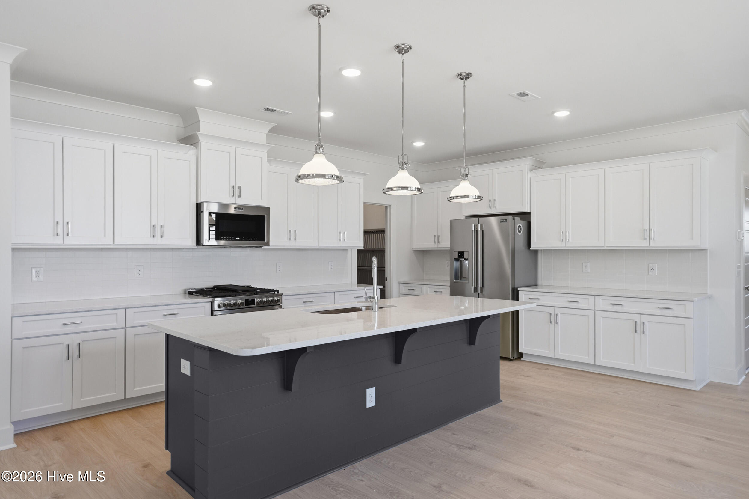 100561553 | Photo 10