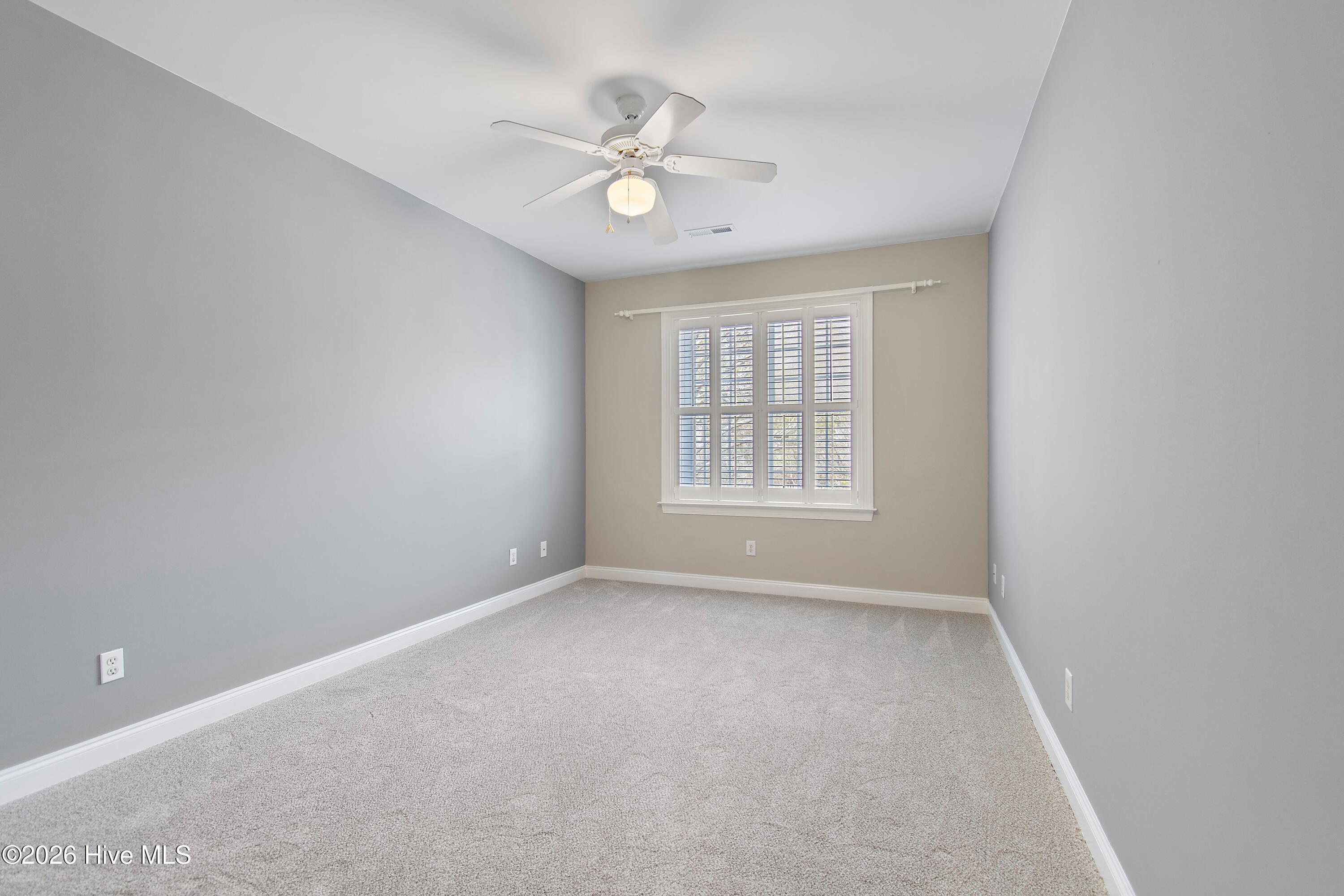 100561383 | Photo 29