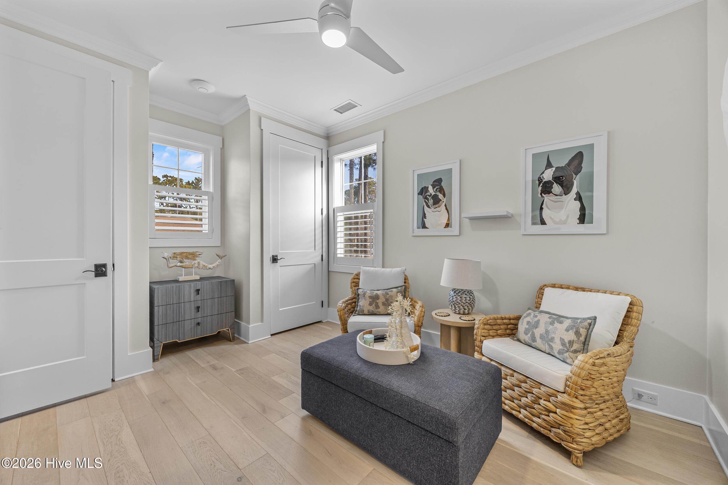 100527990 | Photo 44