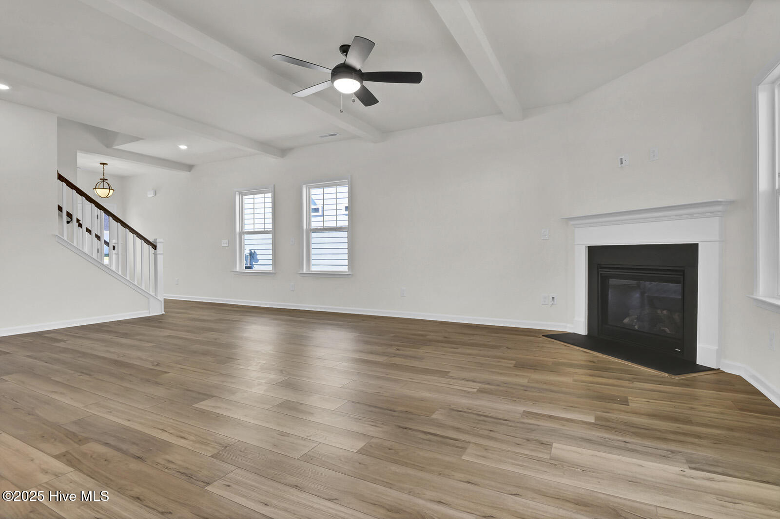 100559061 | Photo 11